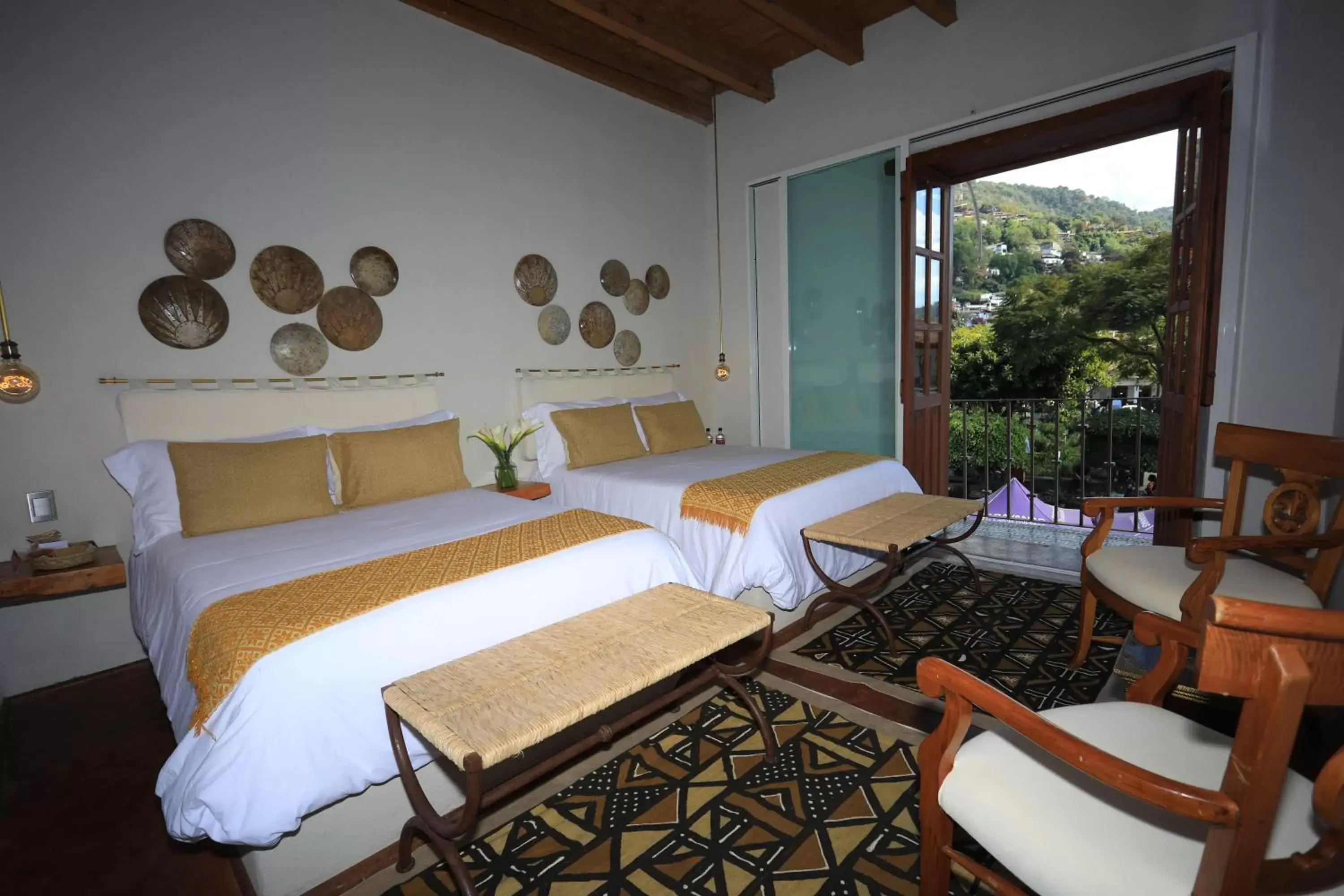 Photo of the whole room, Bed in La Dorada Town view