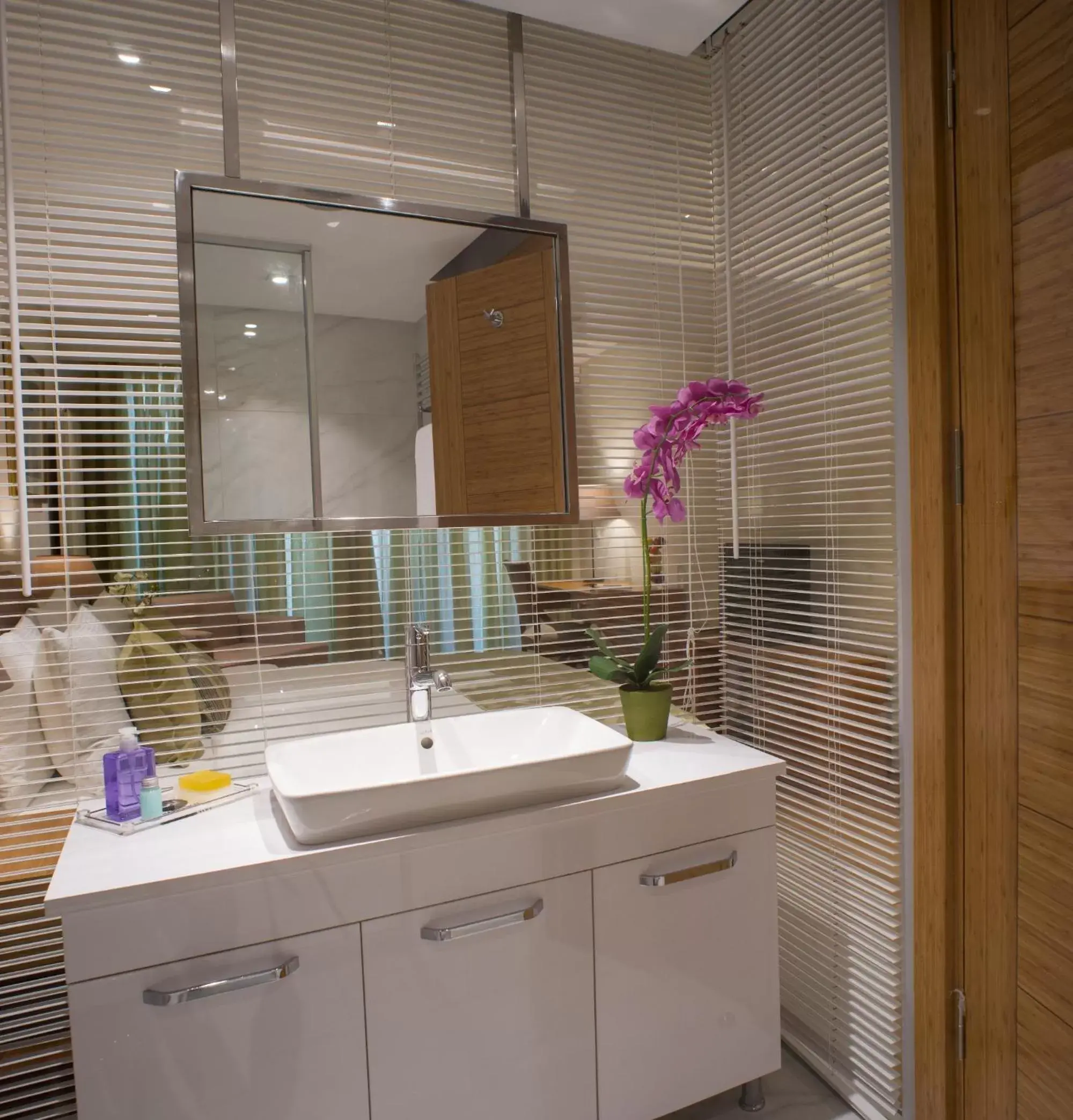 Shower, Bathroom in Wame Suite Hotel Nisantasi