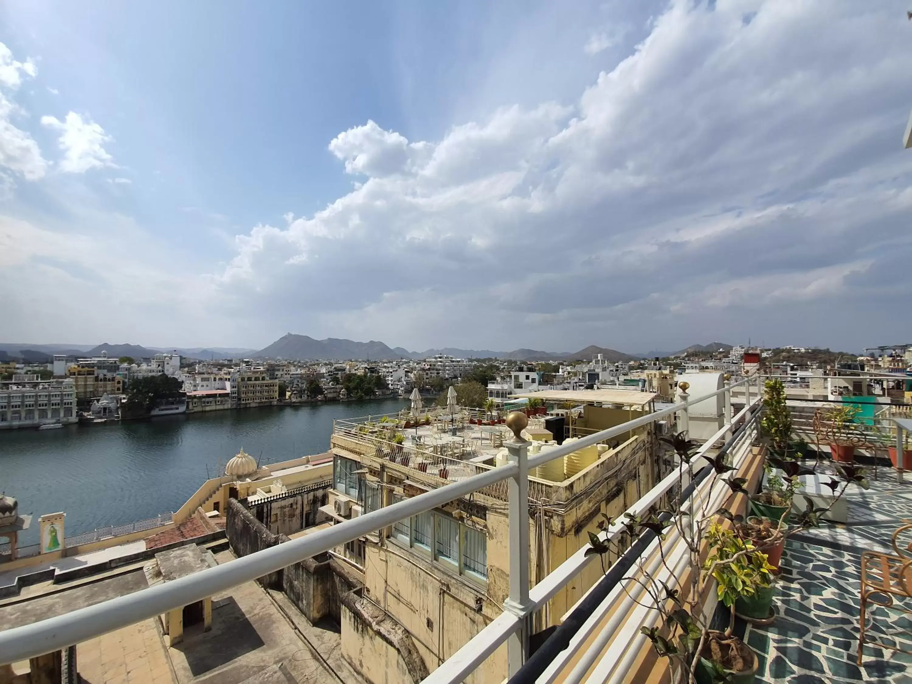 Hotel Mewar Haveli - At Lake Pichola Hotel Mewar Haveli - At Lake Pichola