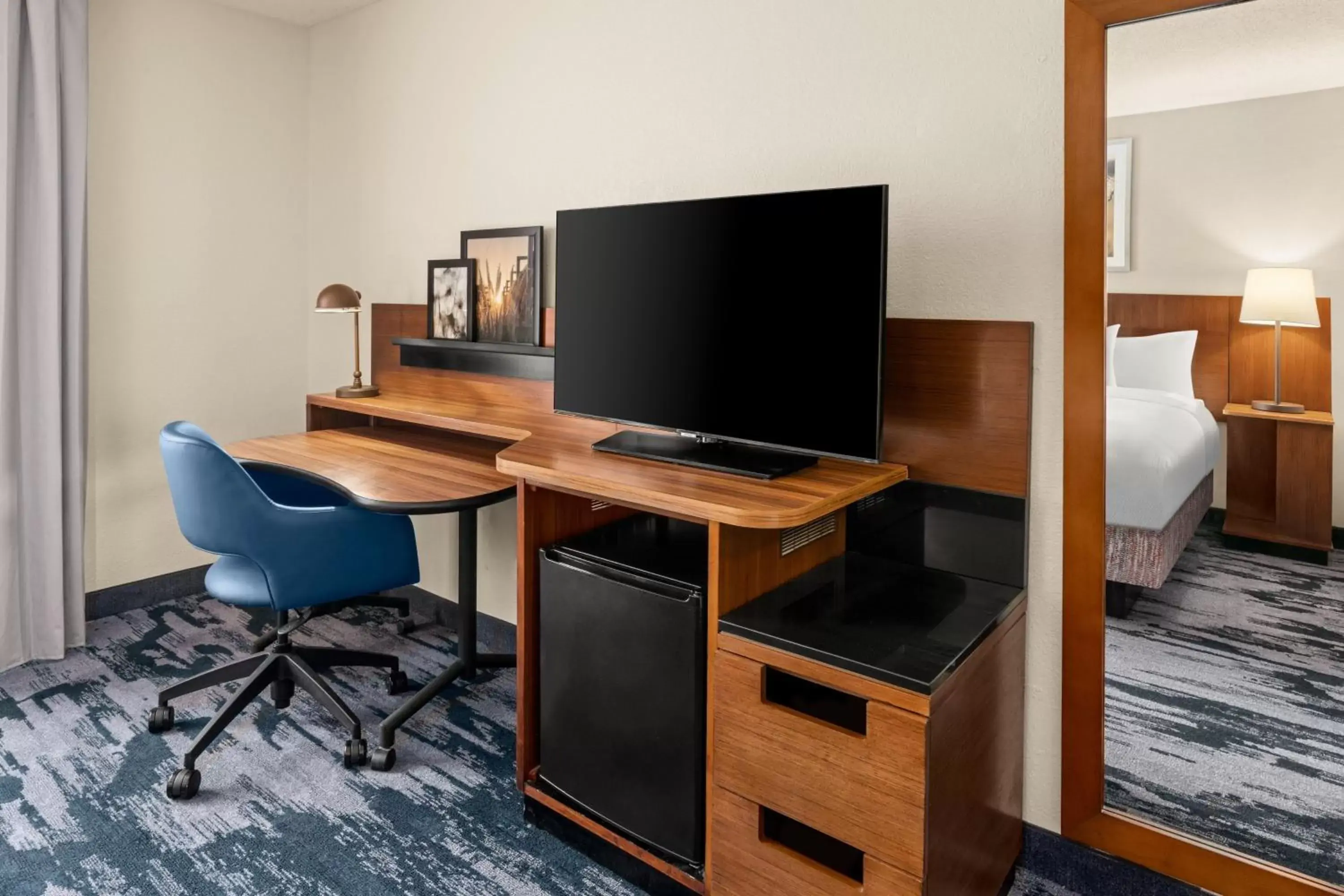 Photo of the whole room, TV/Entertainment Center in Fairfield Inn & Suites by Marriott San Antonio Downtown/Market Square