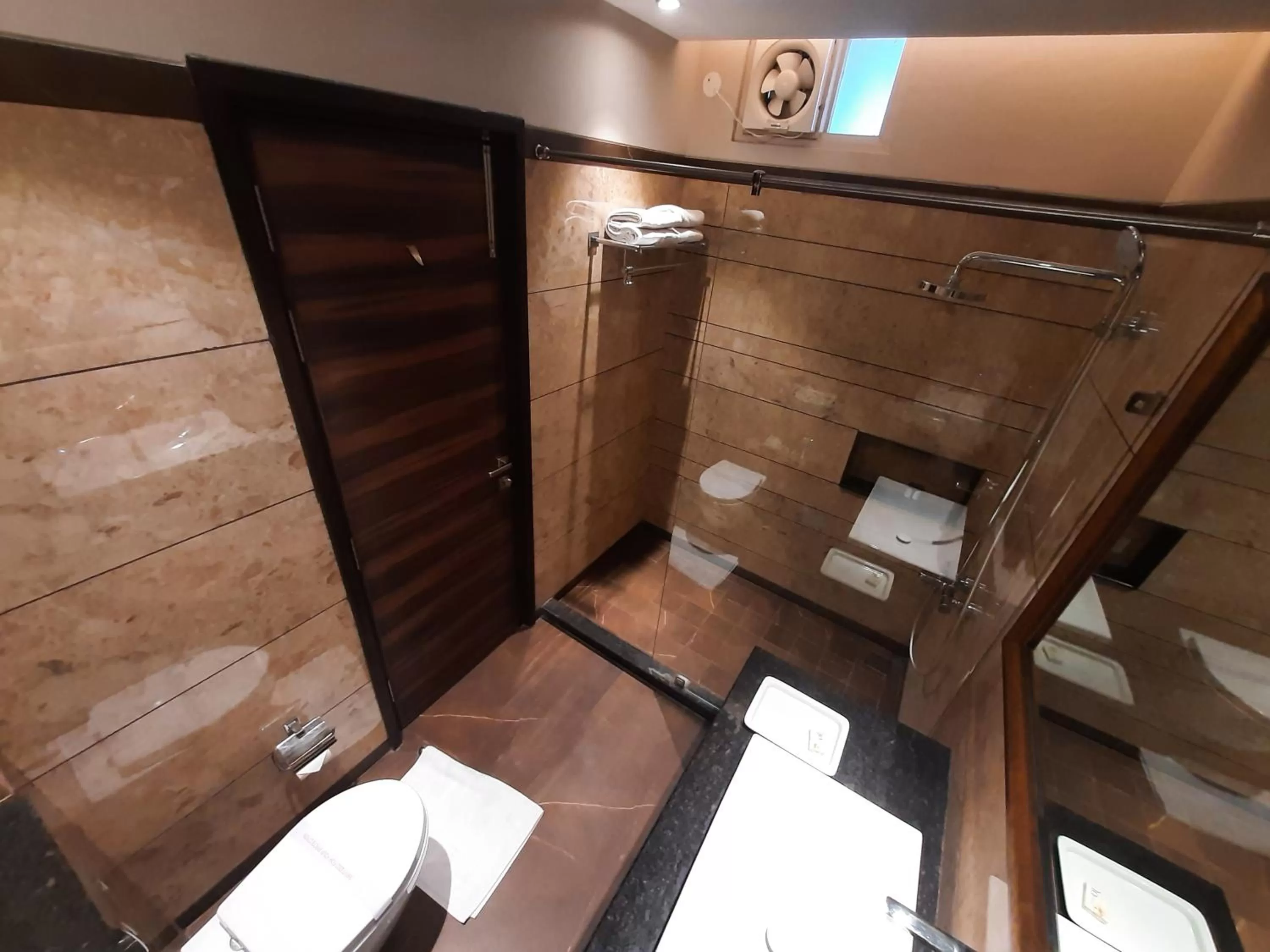 Bathroom in Hotel Kasauli Regency Stags Not Allowed