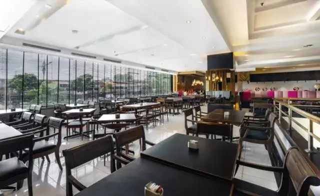 Restaurant/Places to Eat in Crystal Crown Hotel JB