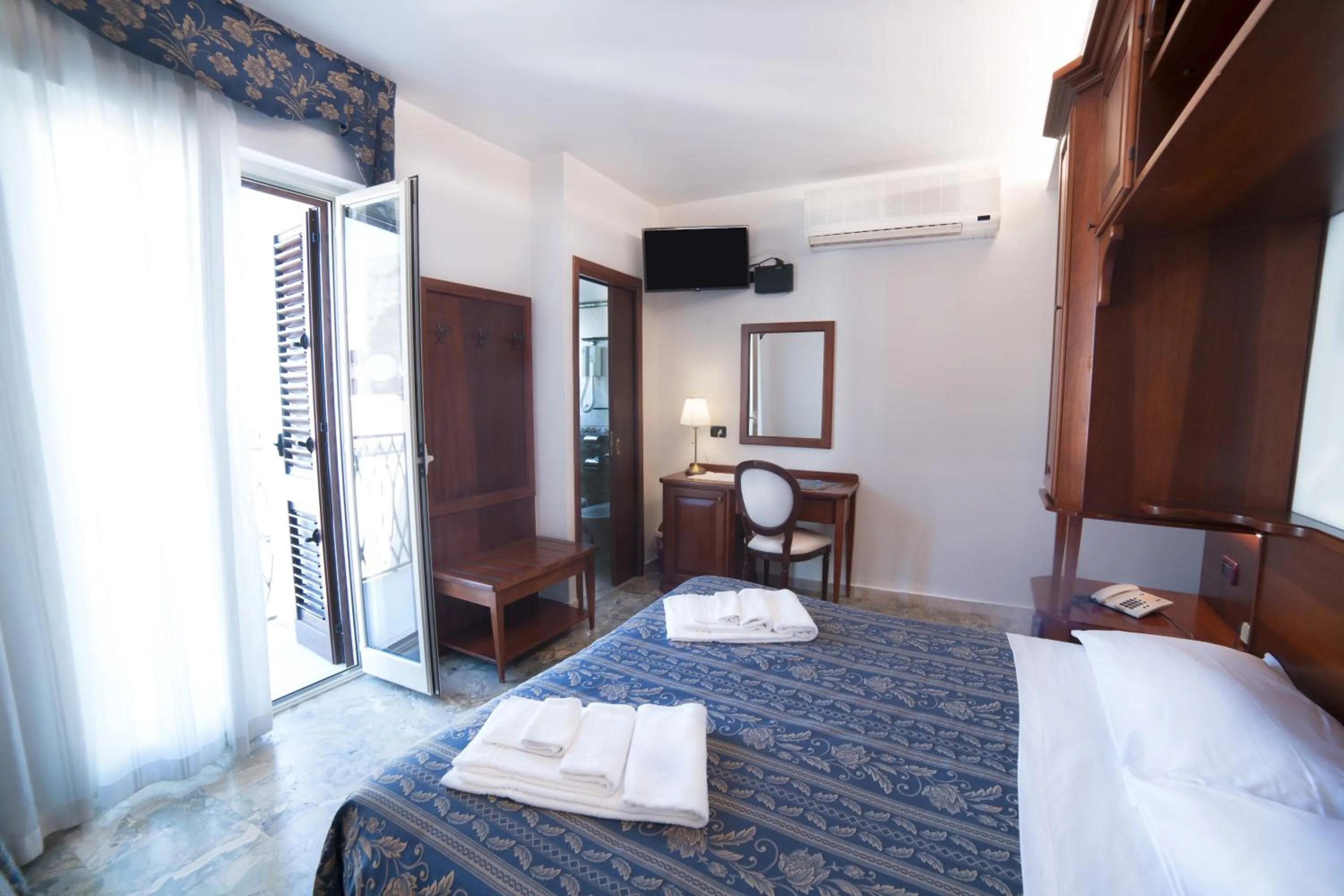 Photo of the whole room, Bed in Hotel La Giara