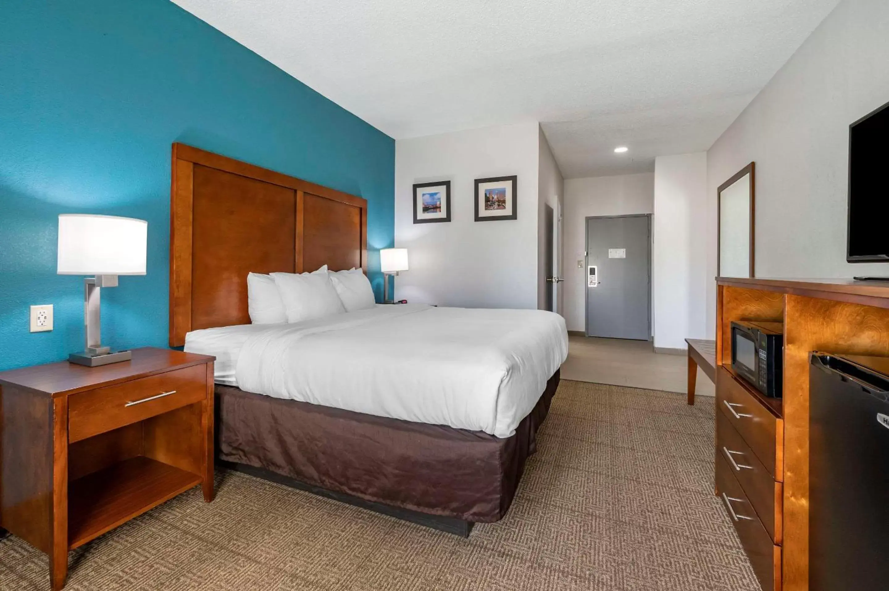 Bedroom, Bed in Comfort Inn Plainfield - Indianapolis Airport Bedroom, Bed in Comfort Inn Plainfield - Indianapolis Airport