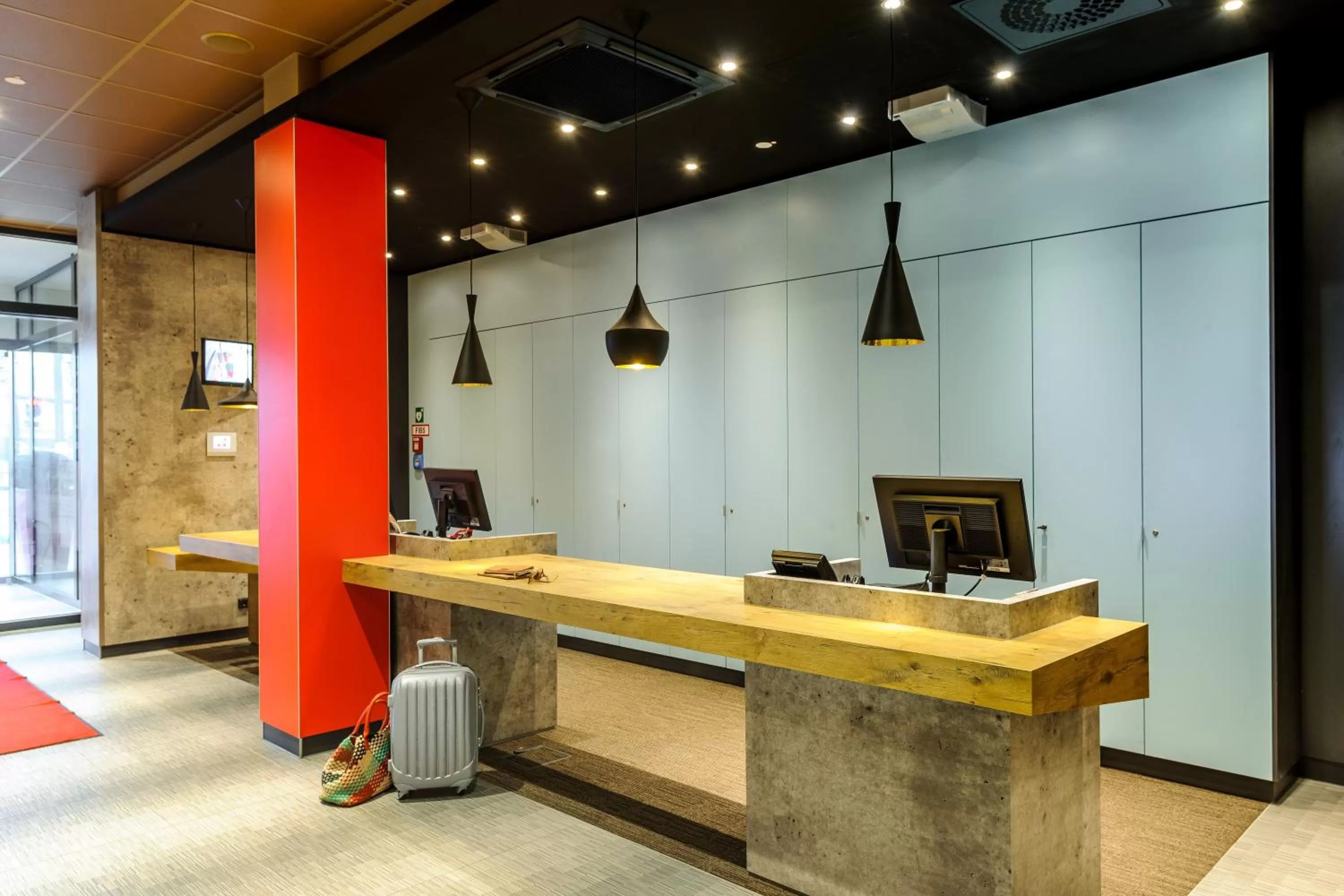 Lobby or reception in Ibis Berlin Hauptbahnhof