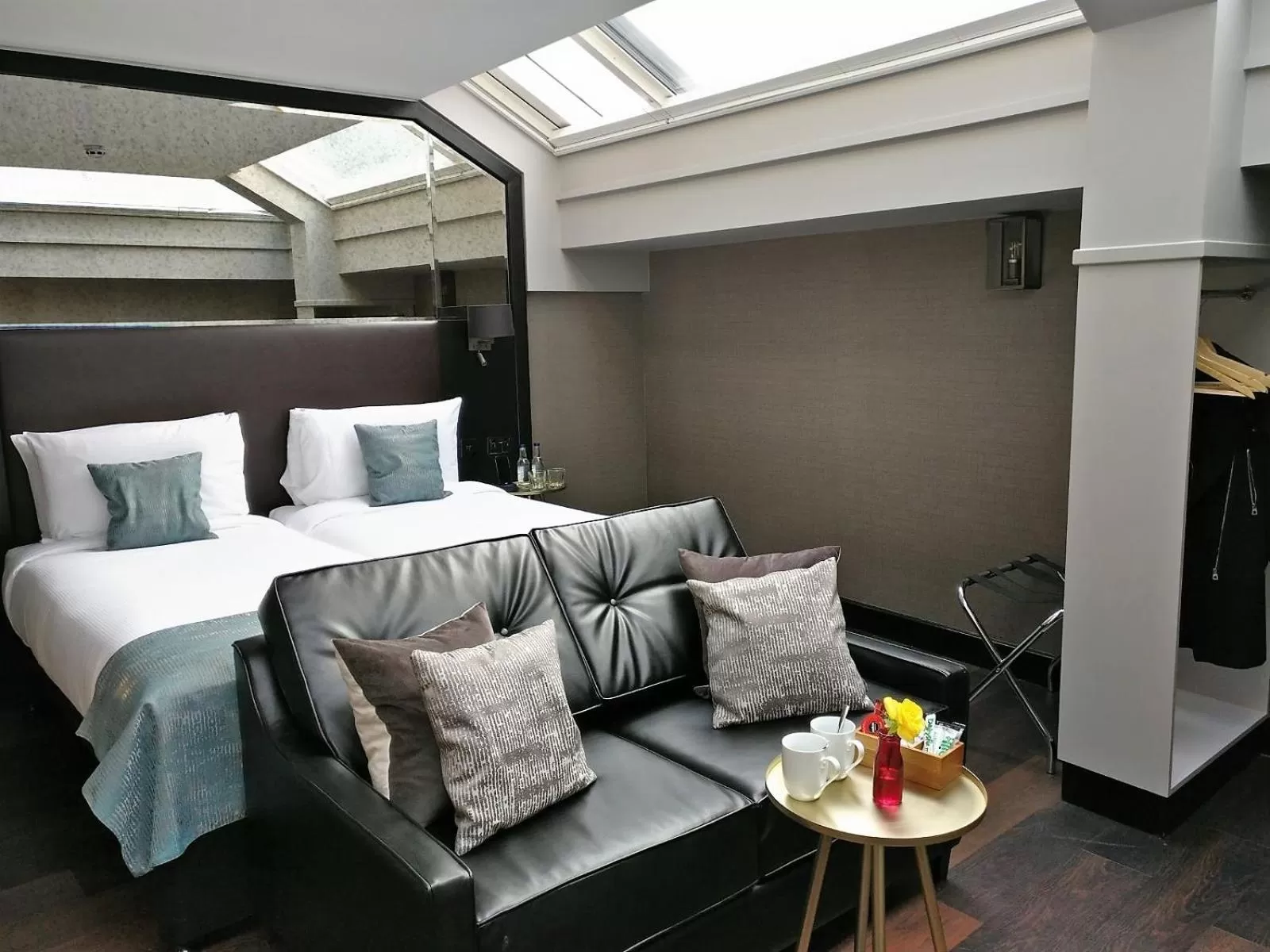 Photo of the whole room, Bed in Camden Enterprise Hotel