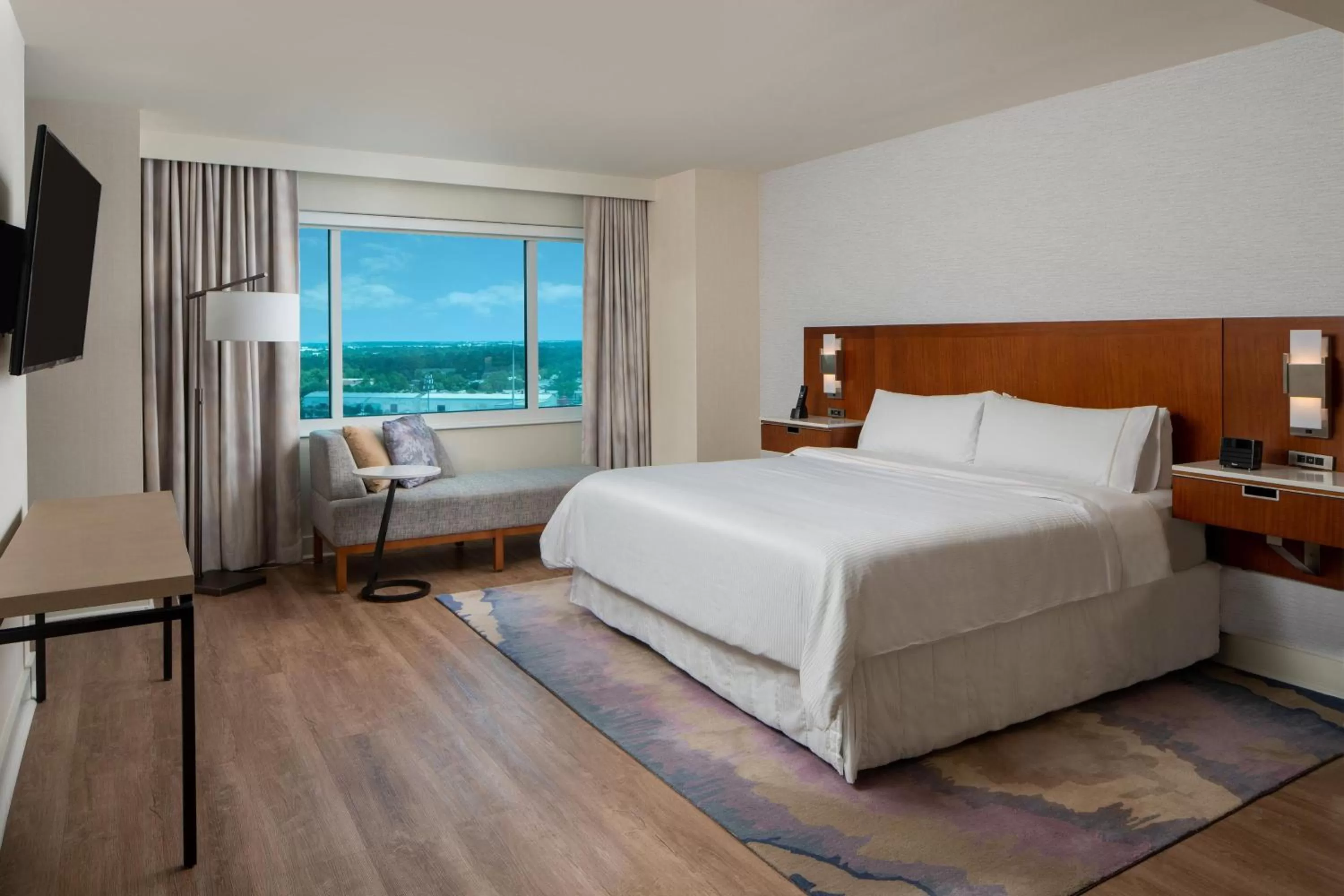 Photo of the whole room, Bed in The Westin Houston, Memorial City