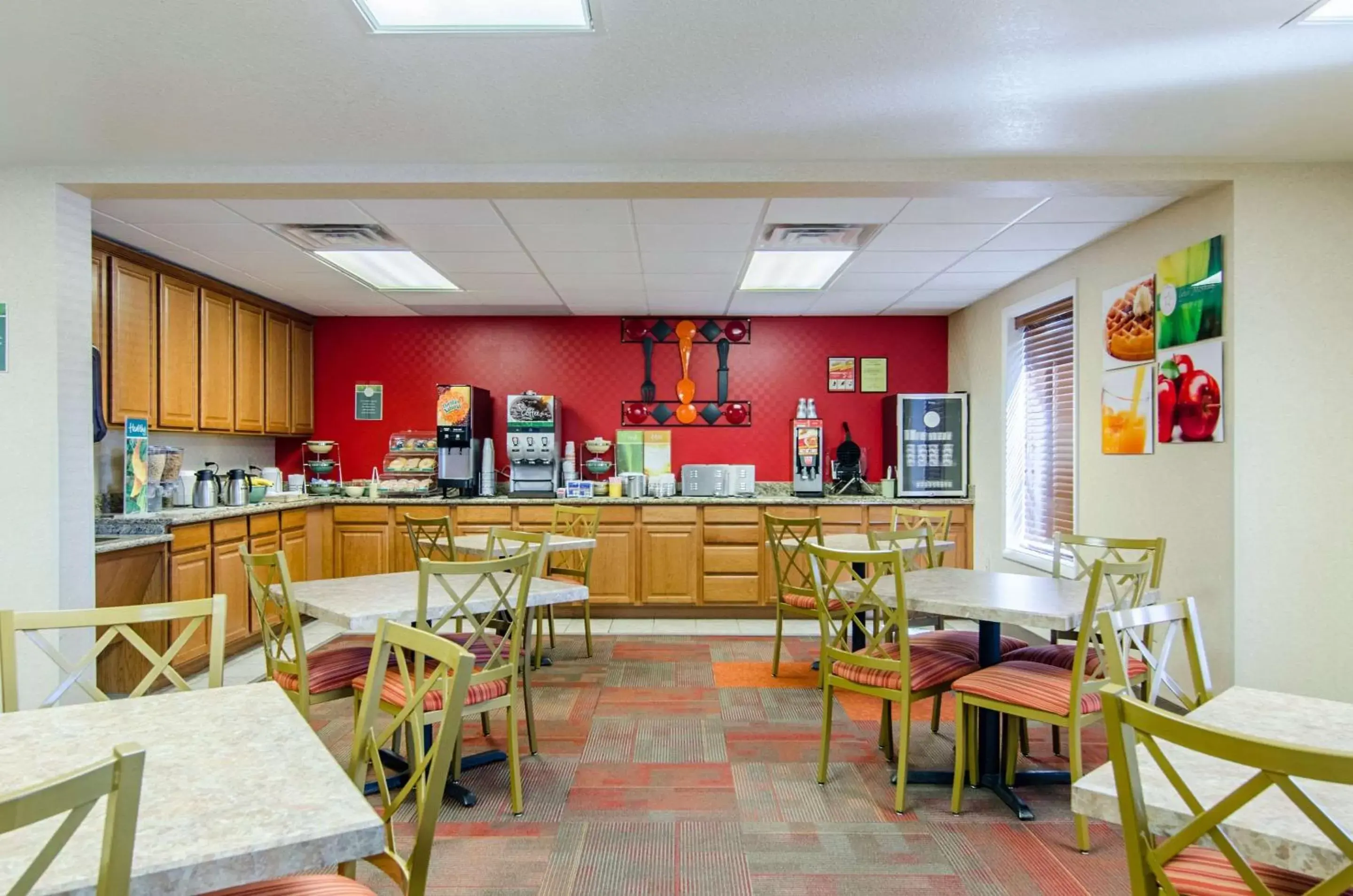 Restaurant/Places to Eat in Quality Inn Junction City near Fort Riley