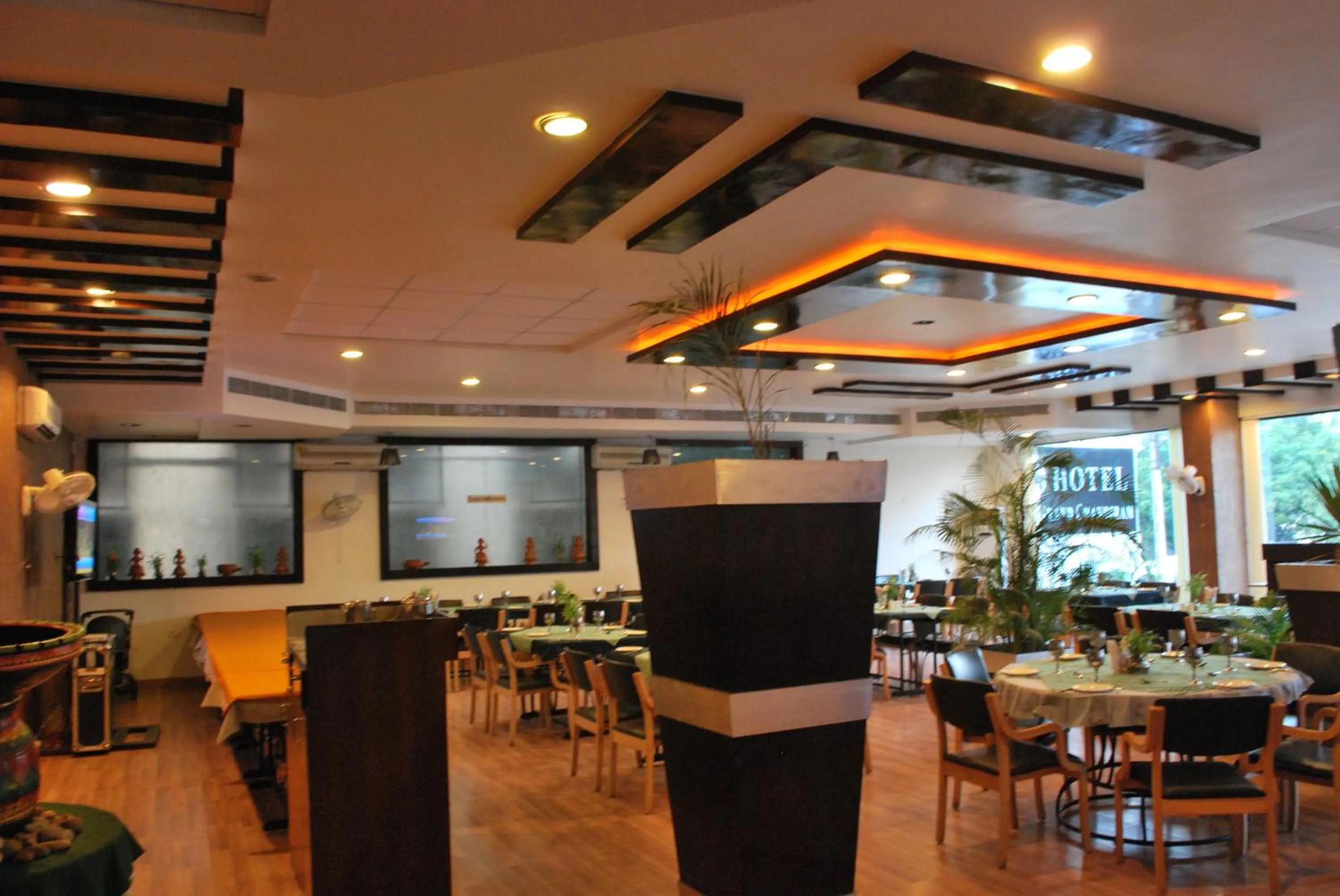 Restaurant/places to eat in Hotel The Grand Chandiram