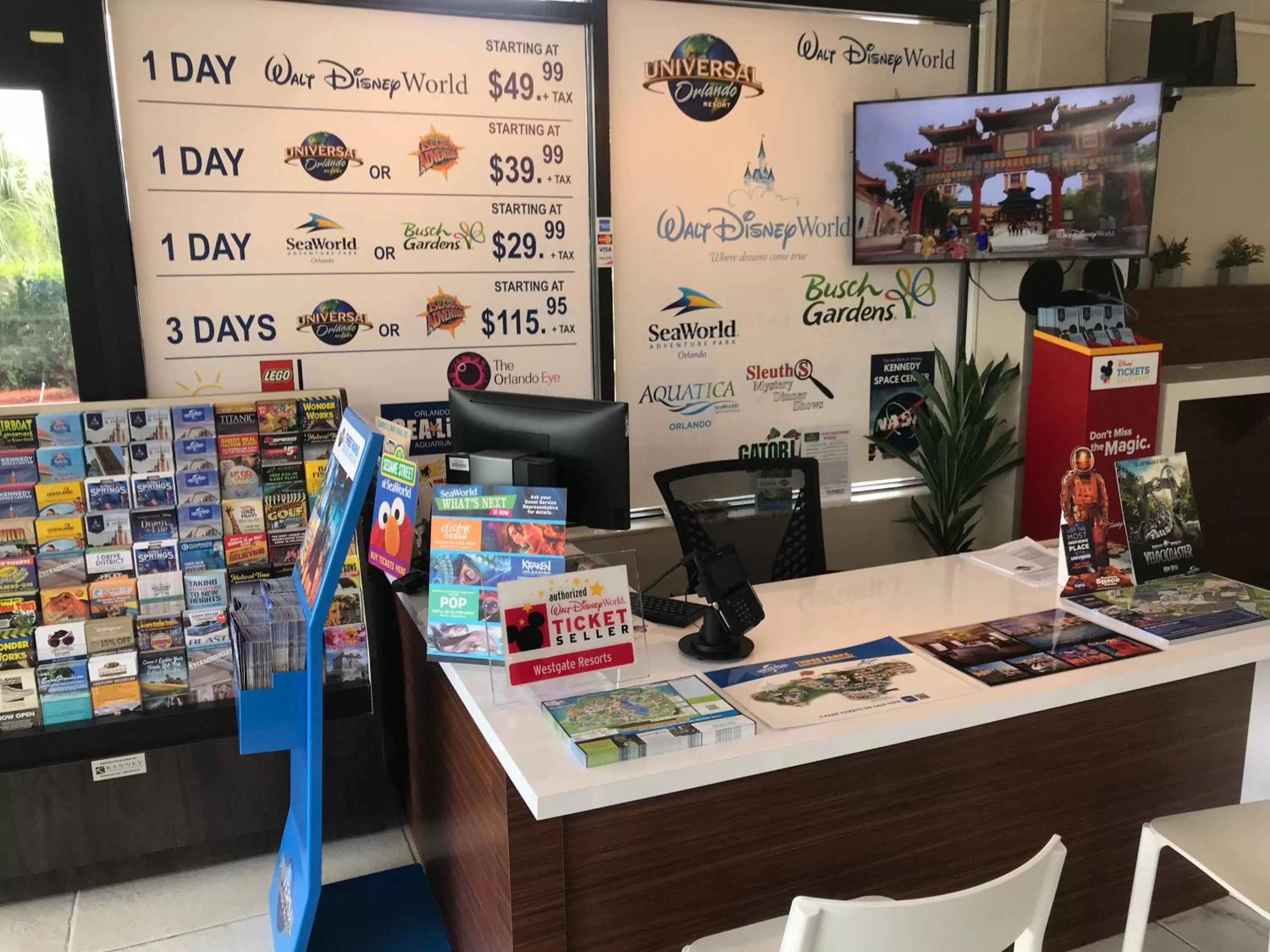 Lobby or reception in Quality Inn & Suites Kissimmee by The Lake - Free Shuttle to Theme Parks