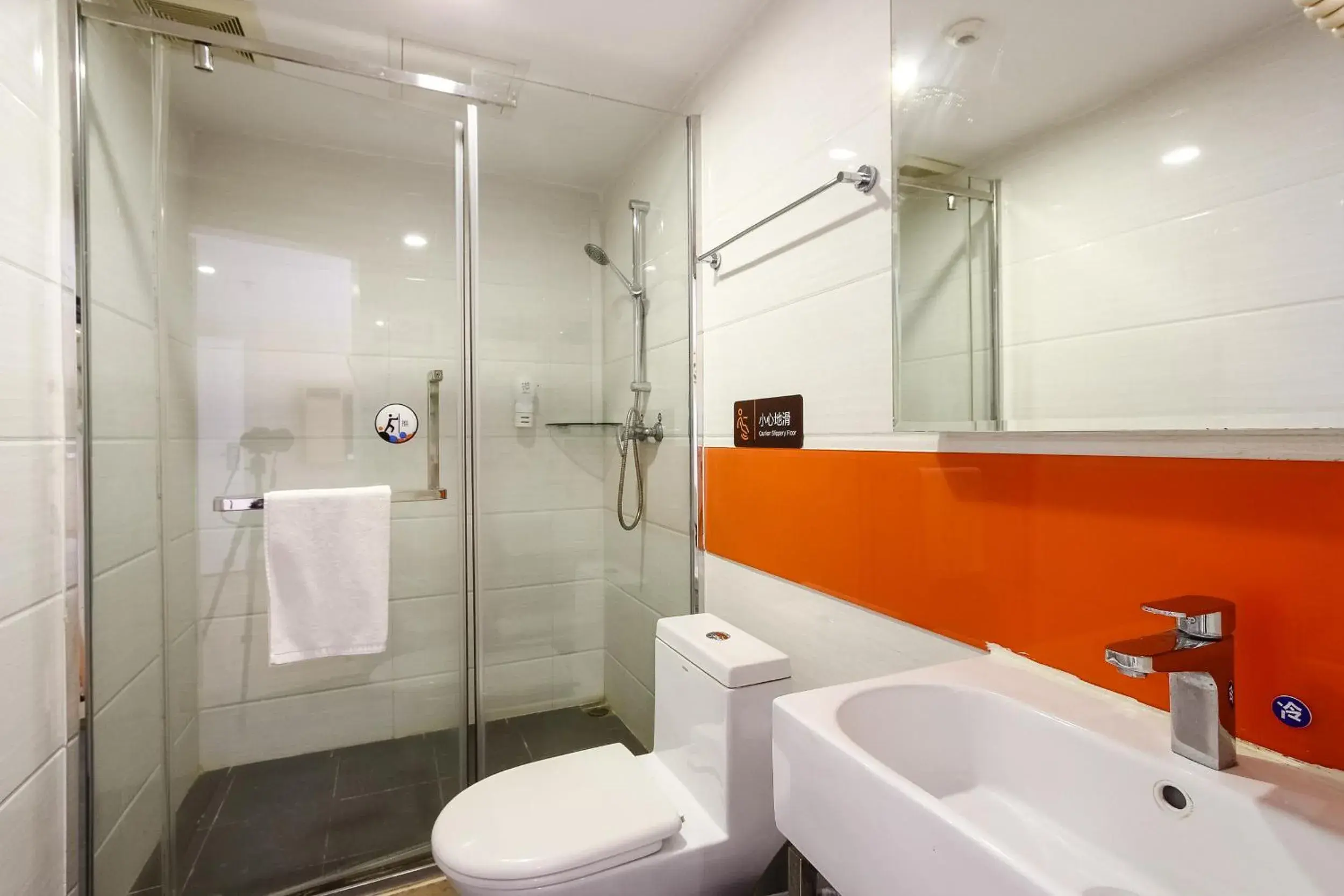 Bathroom in 7 Days Premium Guangzhou Tianhe Shipaiqiao Metro Station Taikoo Hui