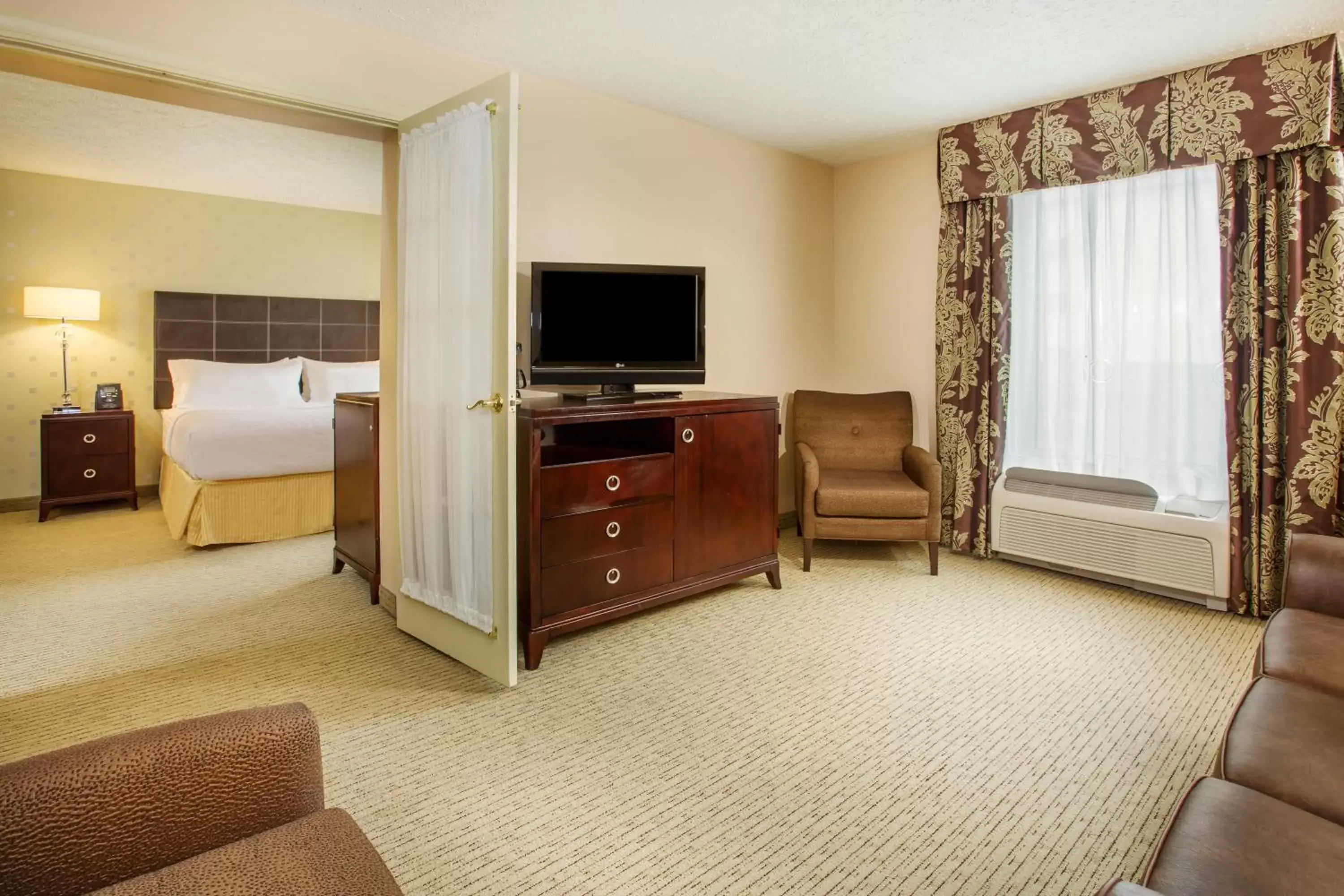 Photo of the whole room, TV/Entertainment Center in Holiday Inn Bloomington-University Area, an IHG Hotel