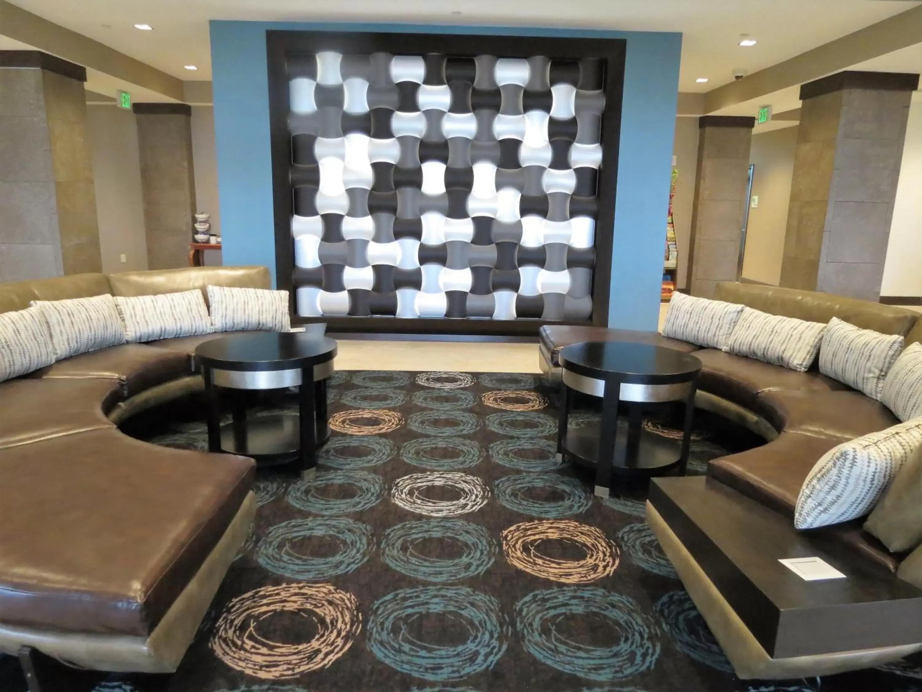 Lobby or reception, Lounge/Bar in Holiday Inn - South Jordan - SLC South, an IHG Hotel
