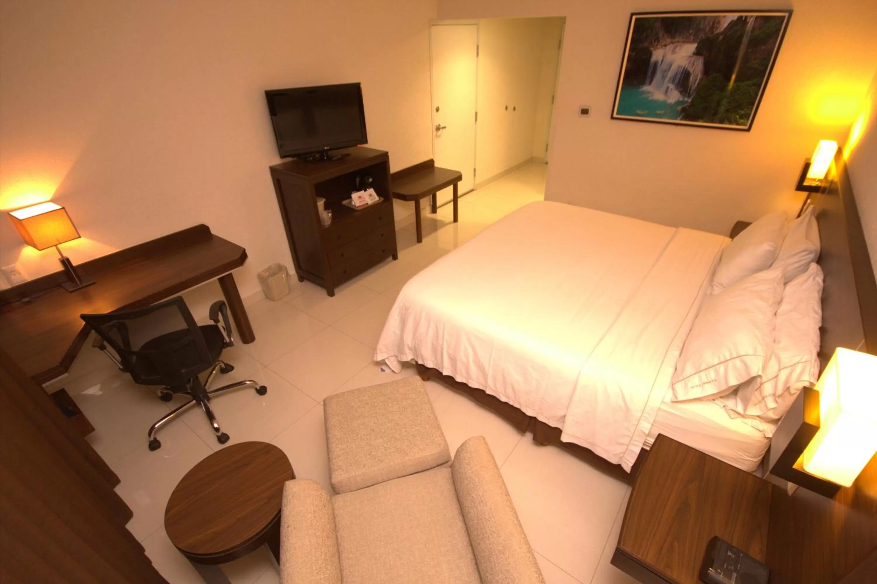 Photo of the whole room, Bed in Holiday Inn Express Tuxtla Gutierrez La Marimba by IHG