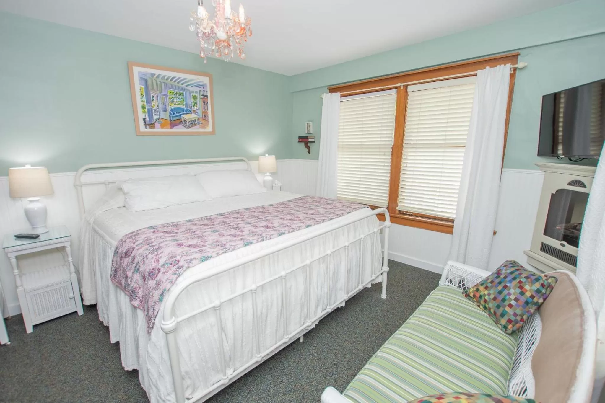 Bed in Terrace Inn and 1911 Restaurant