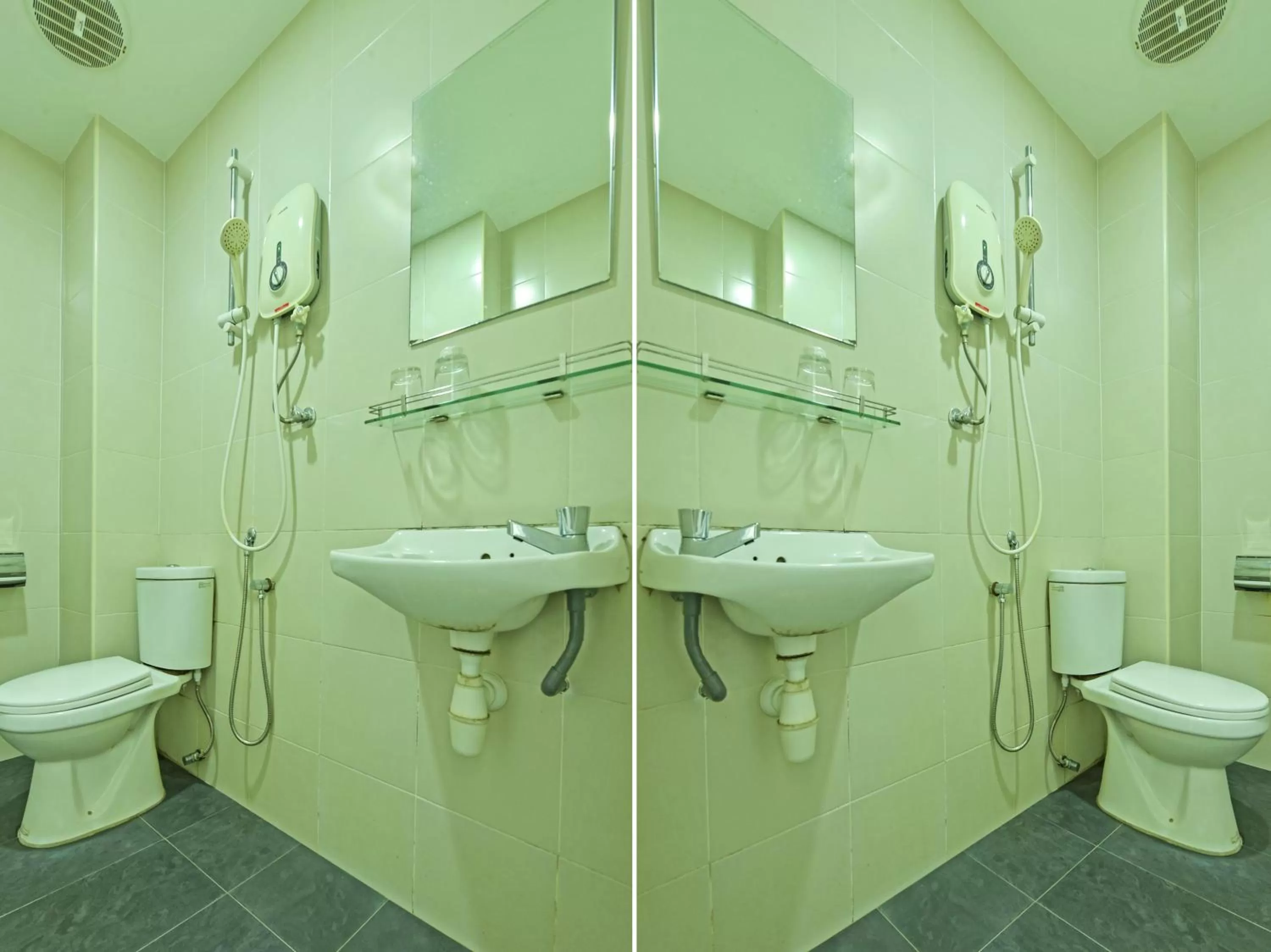 Bathroom in Super OYO Capital O 90545 Ho Hotel