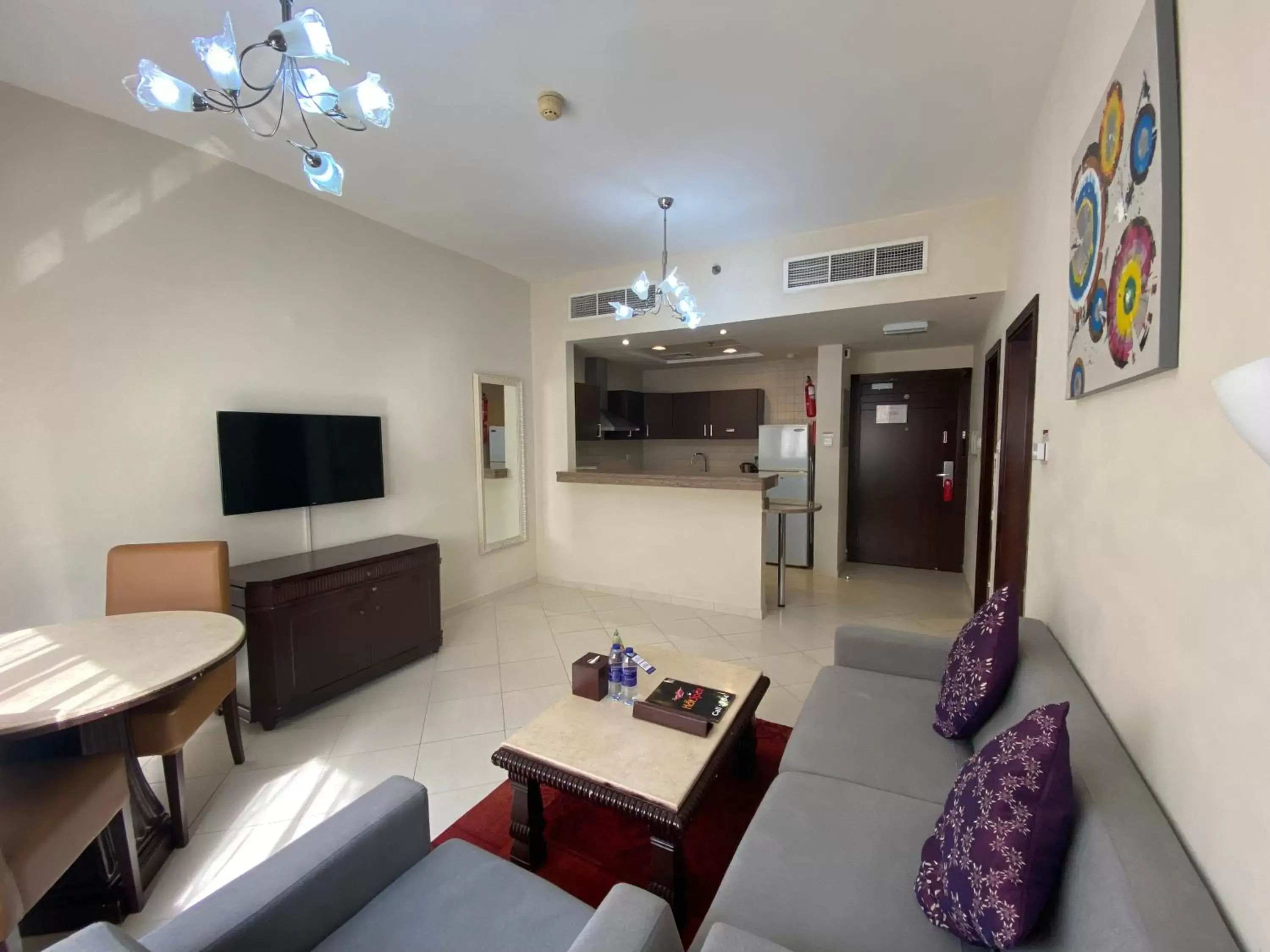 Kitchen or kitchenette, Seating Area in Auris Boutique Hotel Apartments - AlBarsha