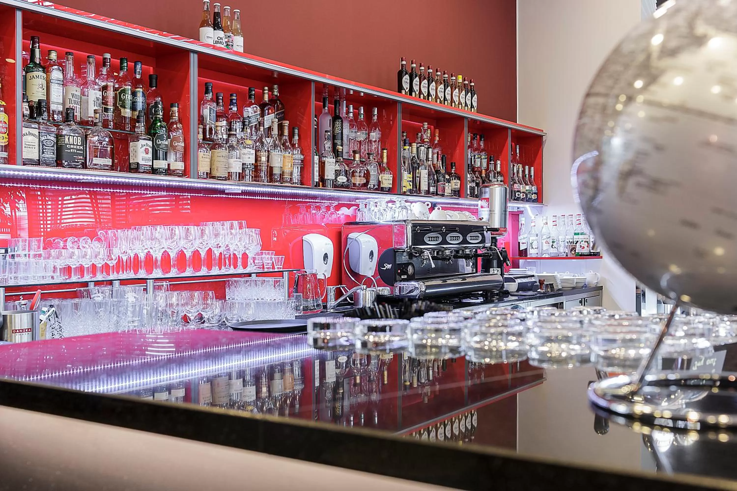 Lounge or bar in Vienna House Easy by Wyndham Katowice