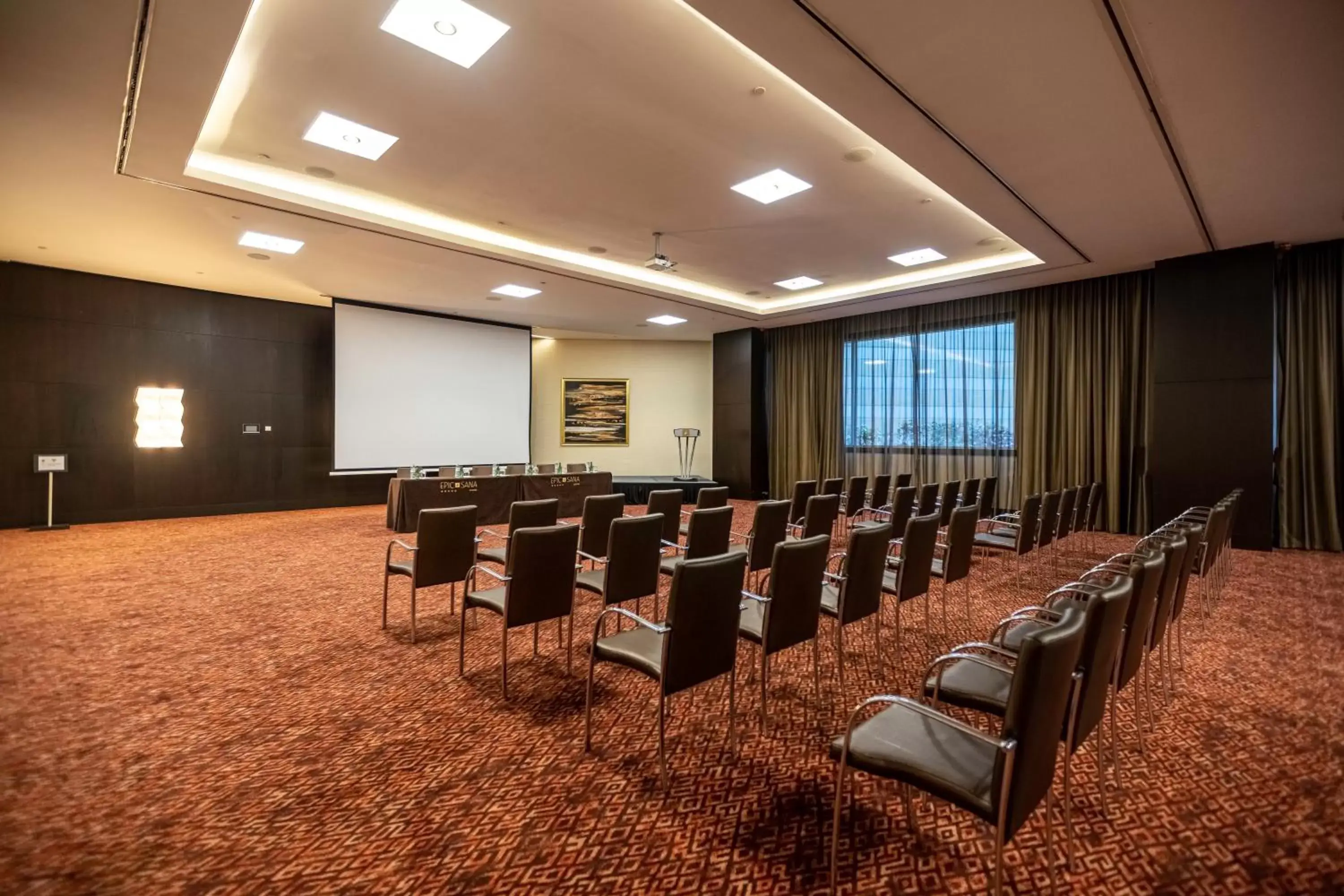 Meeting/conference room in EPIC SANA Luanda Hotel