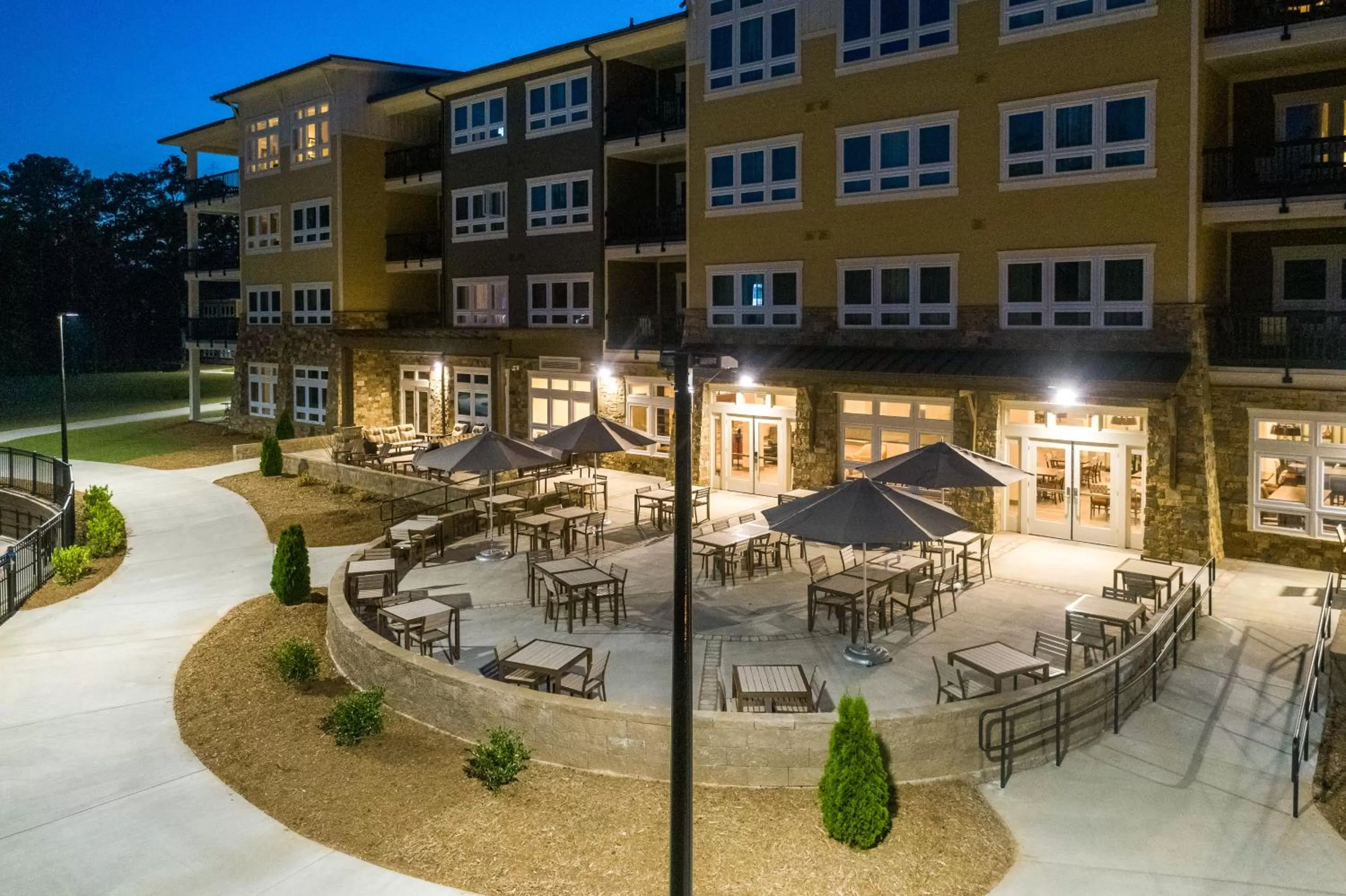 Restaurant/places to eat, Swimming Pool in Lakeside Lodge Clemson