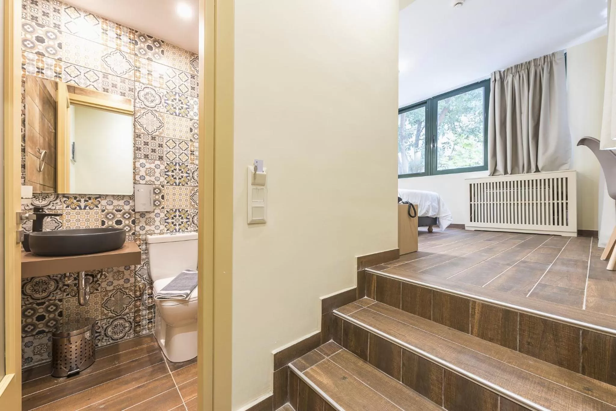 Bathroom in Athens Lights