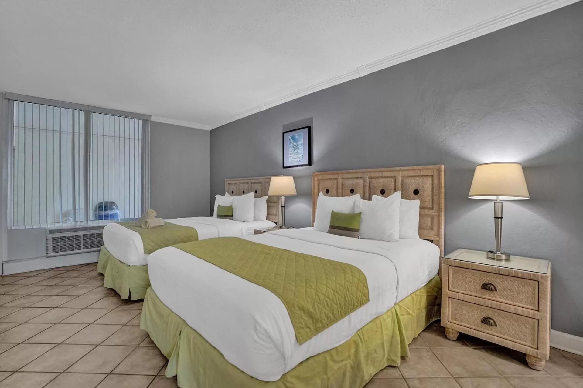 Bed in The Worthington Resorts - Clothing Optional - Men Only - Solo hombres