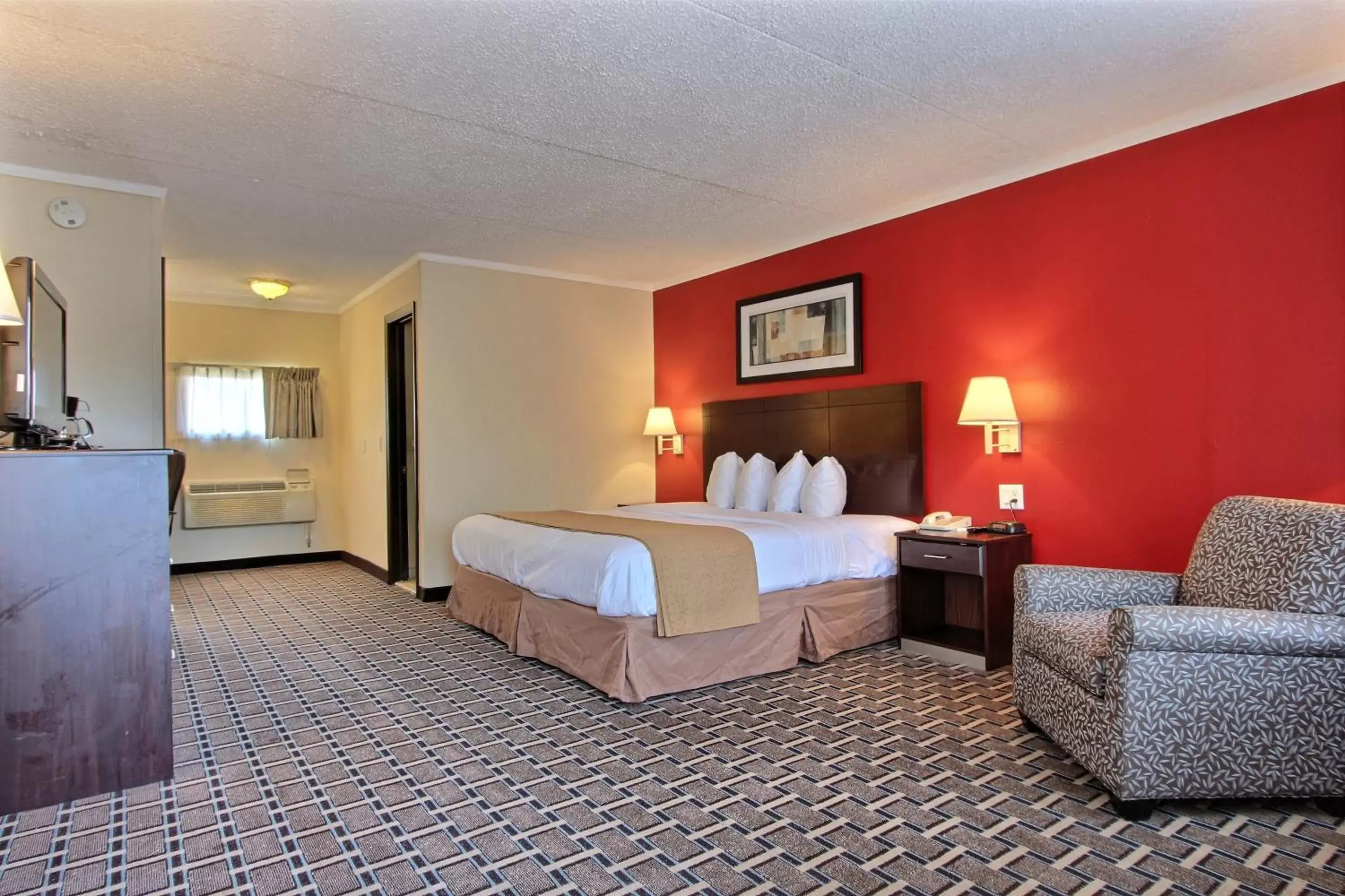 King Room - Non-Smoking in Quality Inn & Suites Millville – Vineland