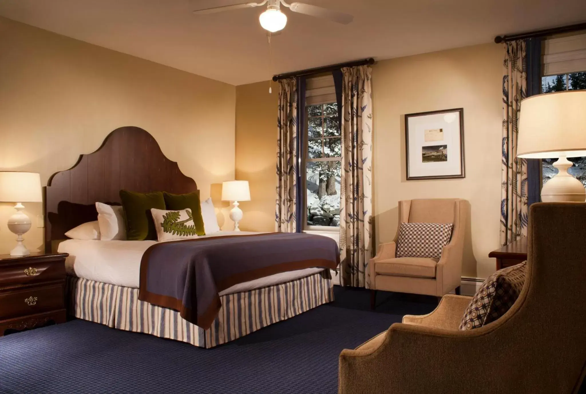 Photo of the whole room, Bed in Omni Bretton Arms Inn at Mount Washington Resort
