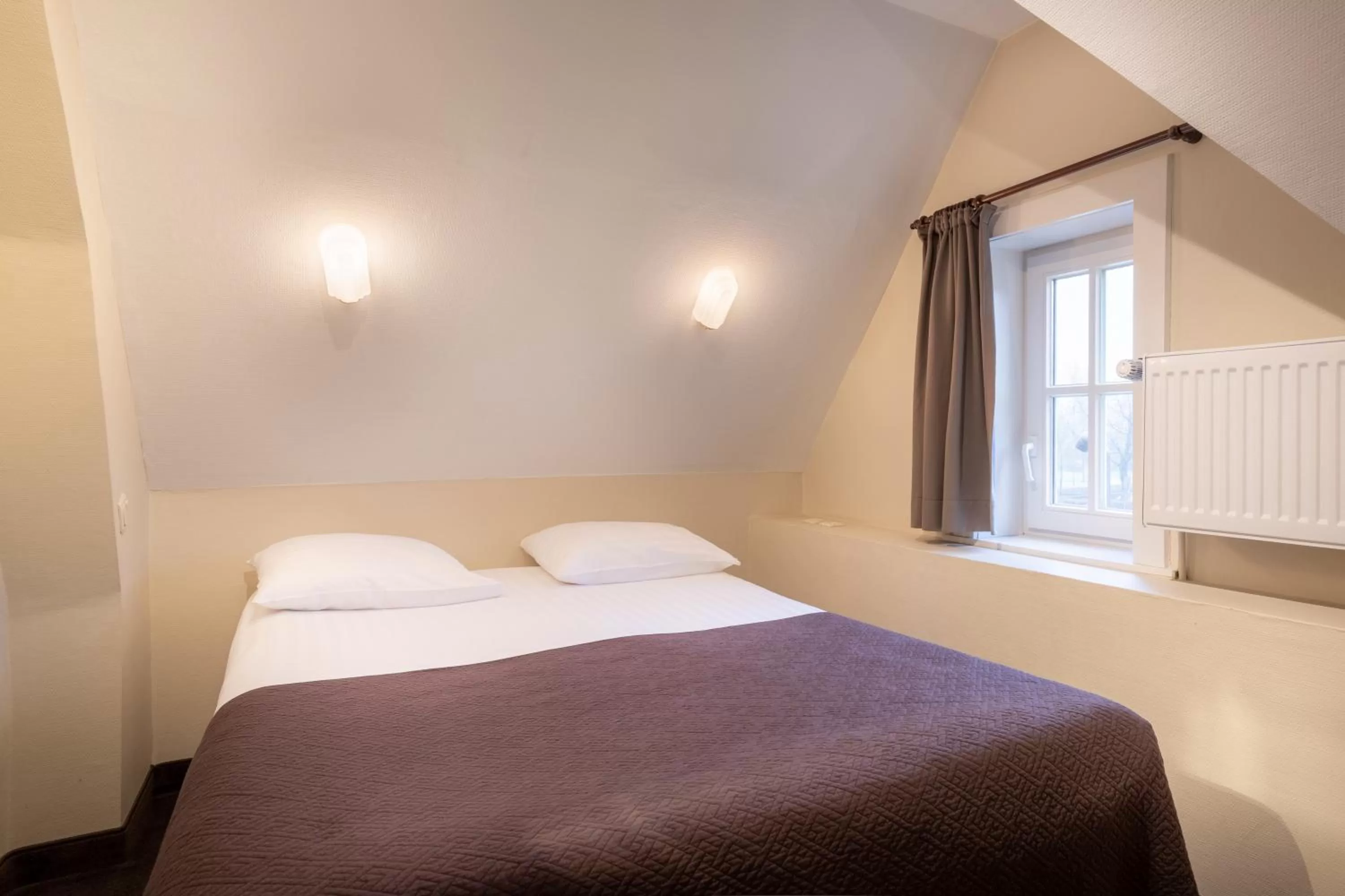 Bedroom, Bed in Hotel Albert I