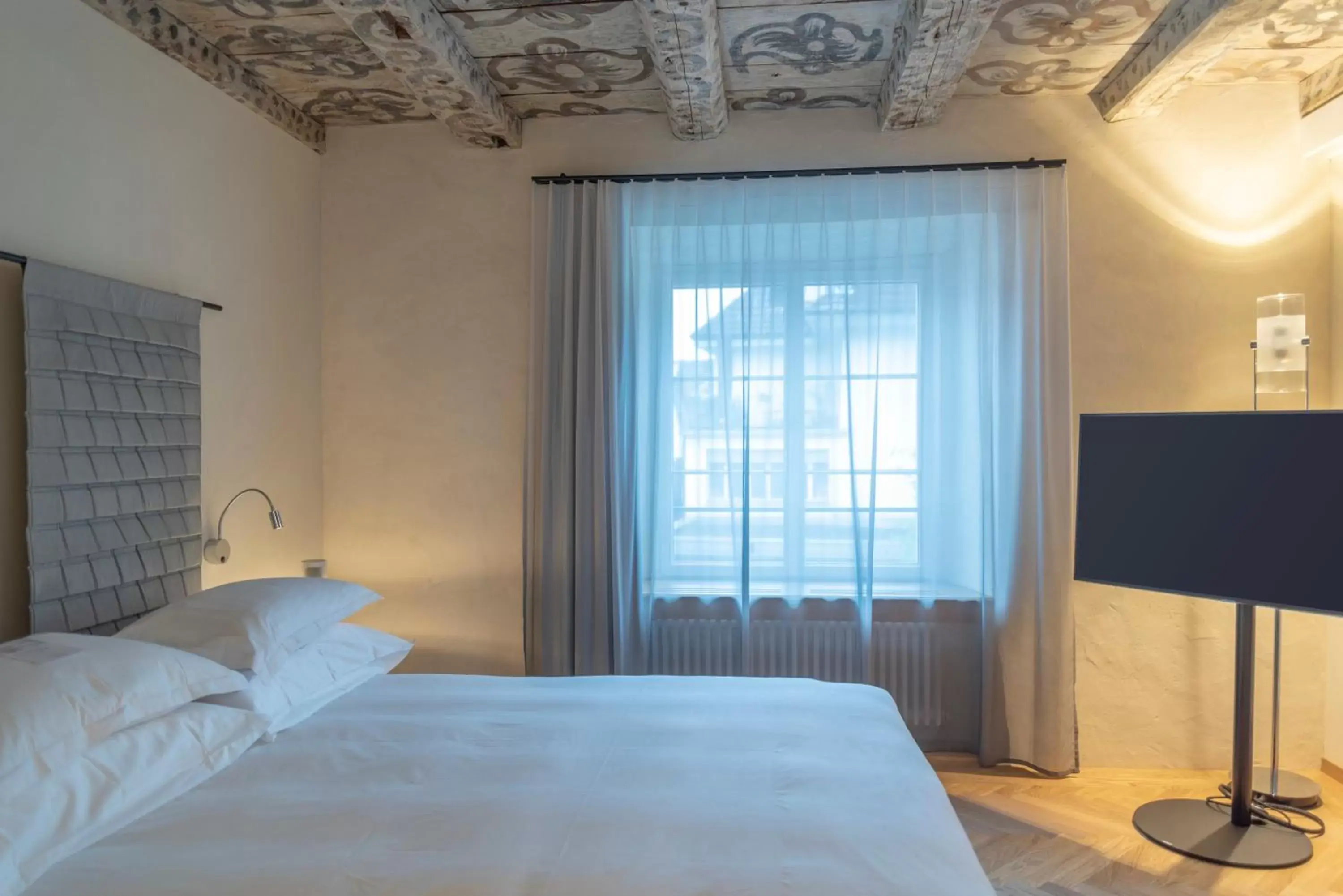 TV and multimedia, Bed in CASPAR Swiss Quality Hotel