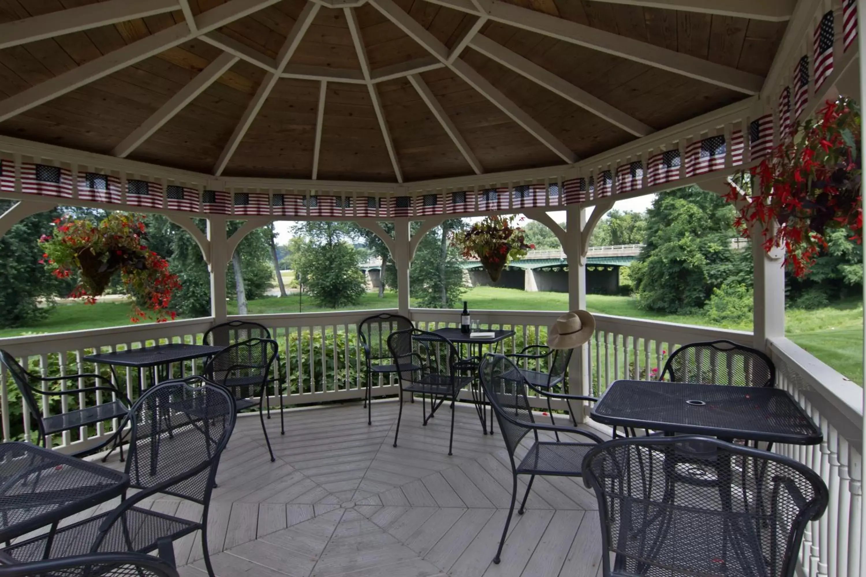 Balcony/Terrace, Restaurant/Places to Eat in Coshocton Village Inn & Suites