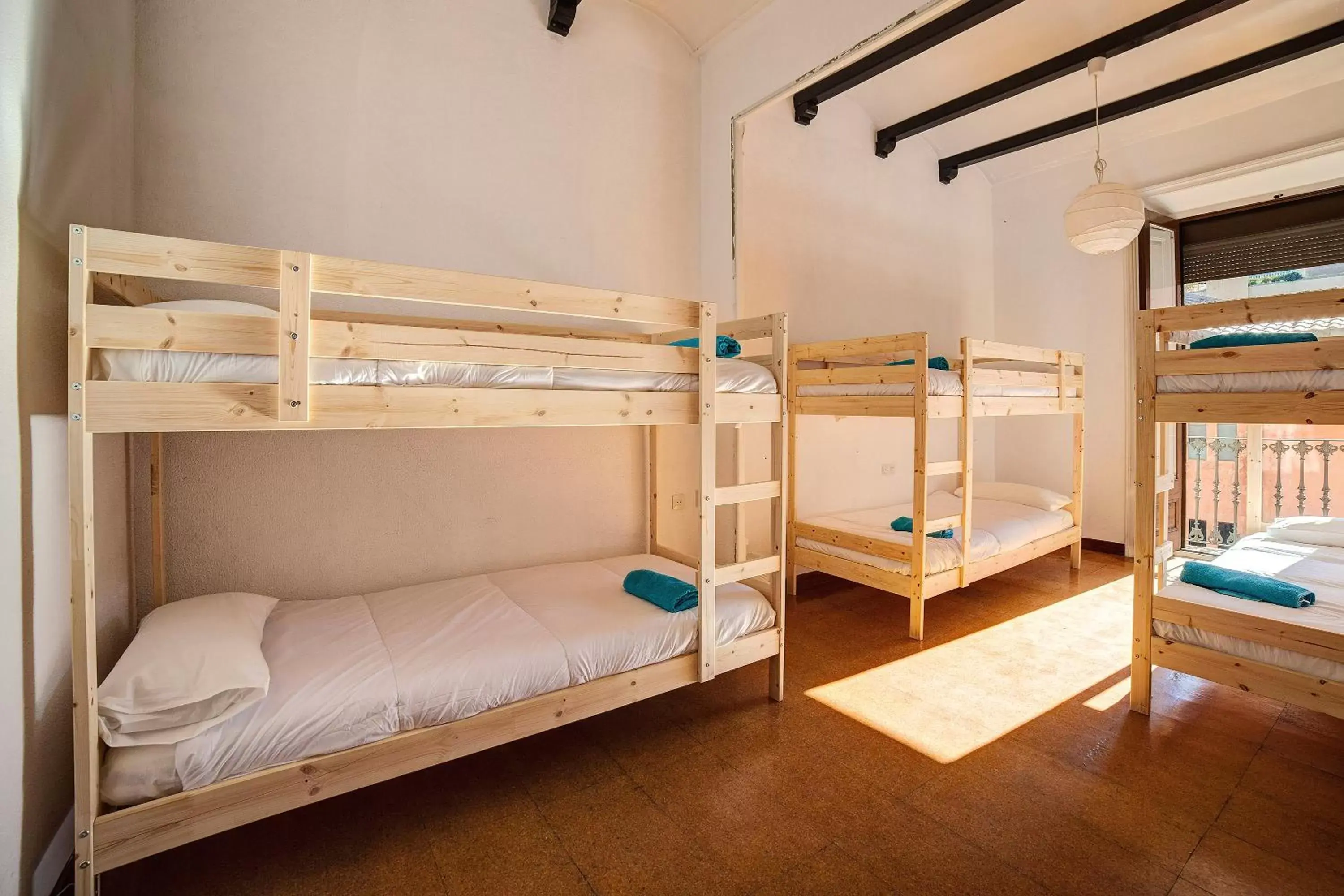 Property building, Bunk Bed in Bed in Girona