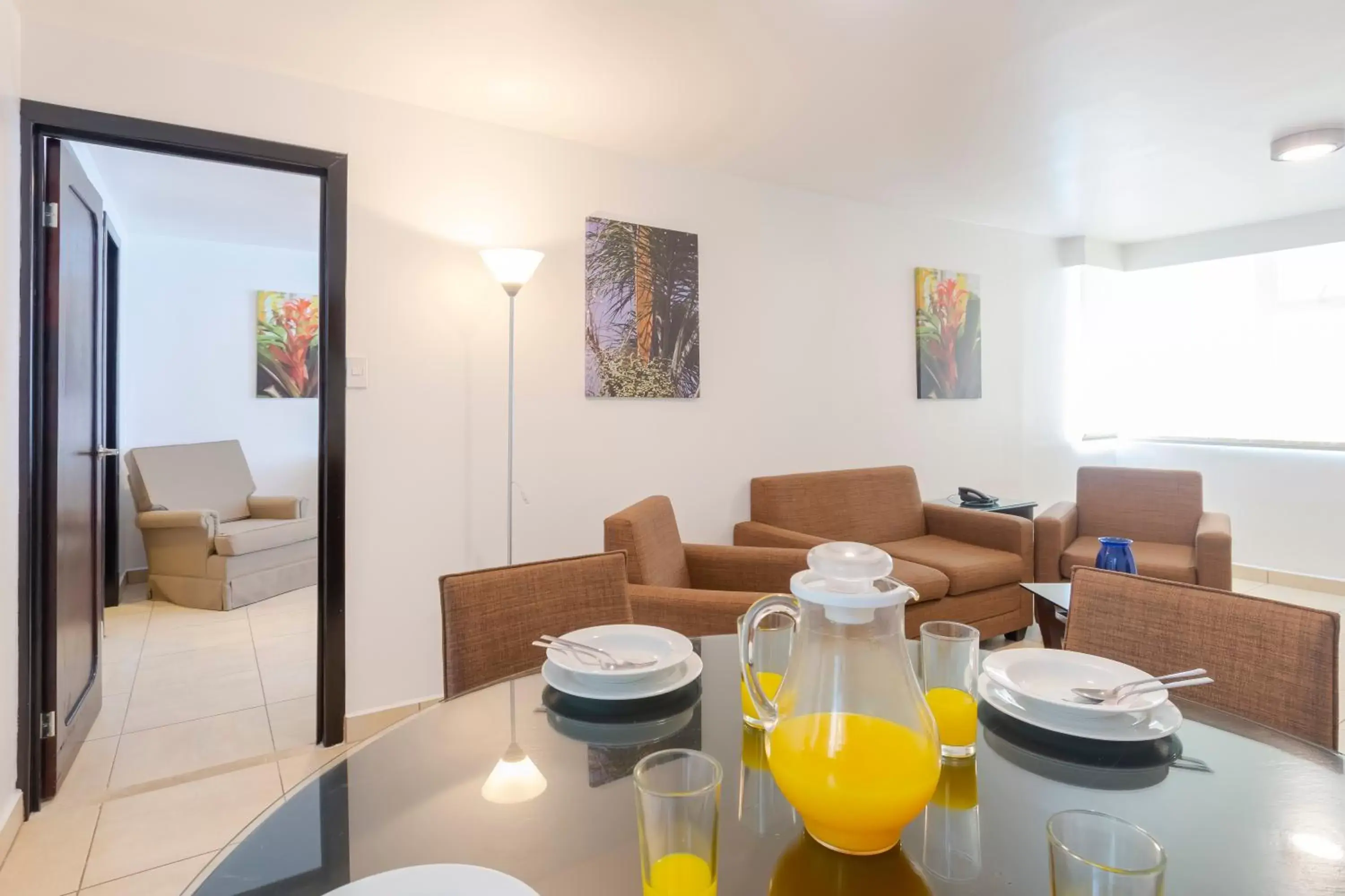 Dining Area in Hotel Residence Inn Suites Cristina