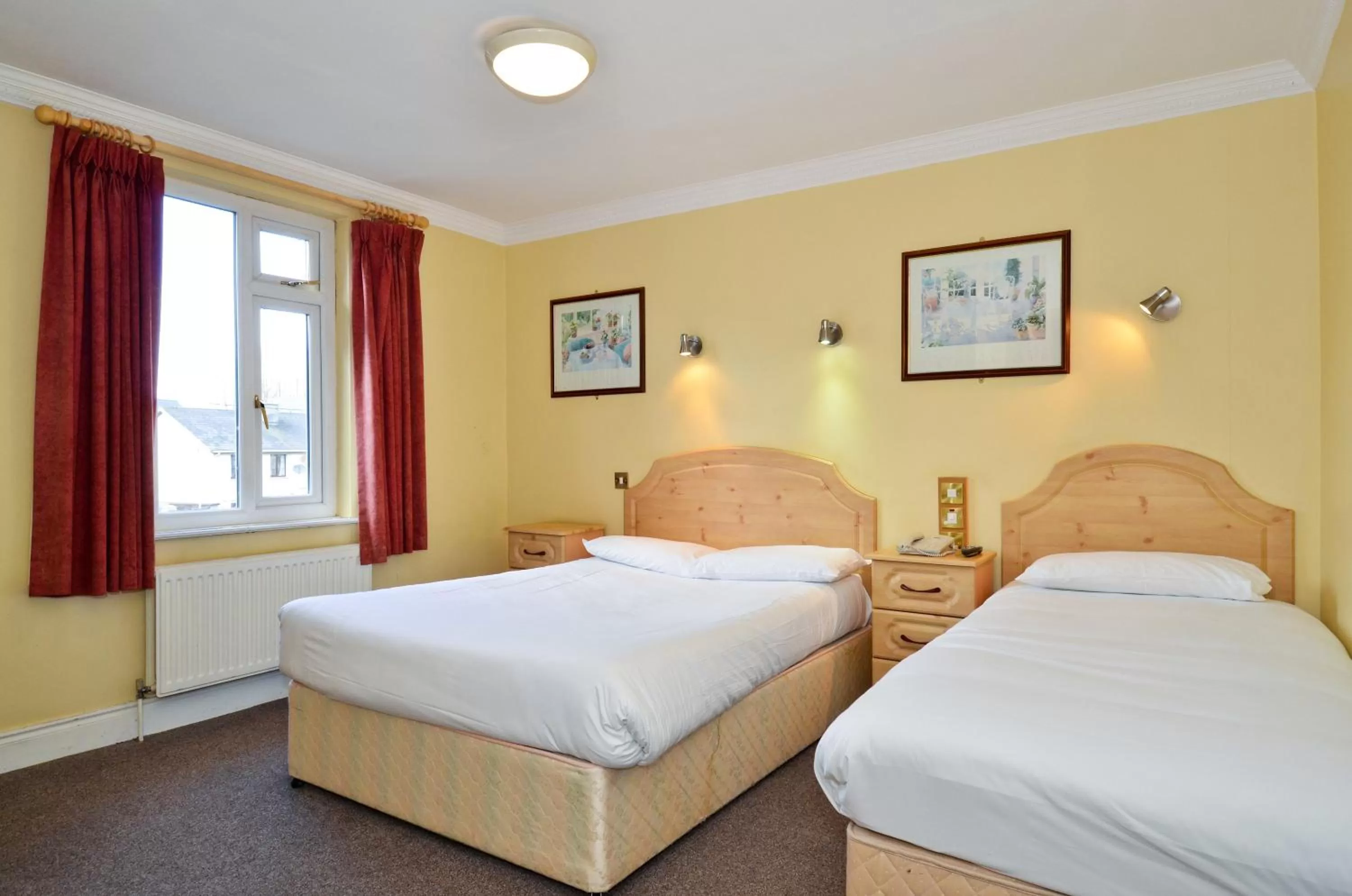 Bed in Hibernian Hotel & Leisure Centre