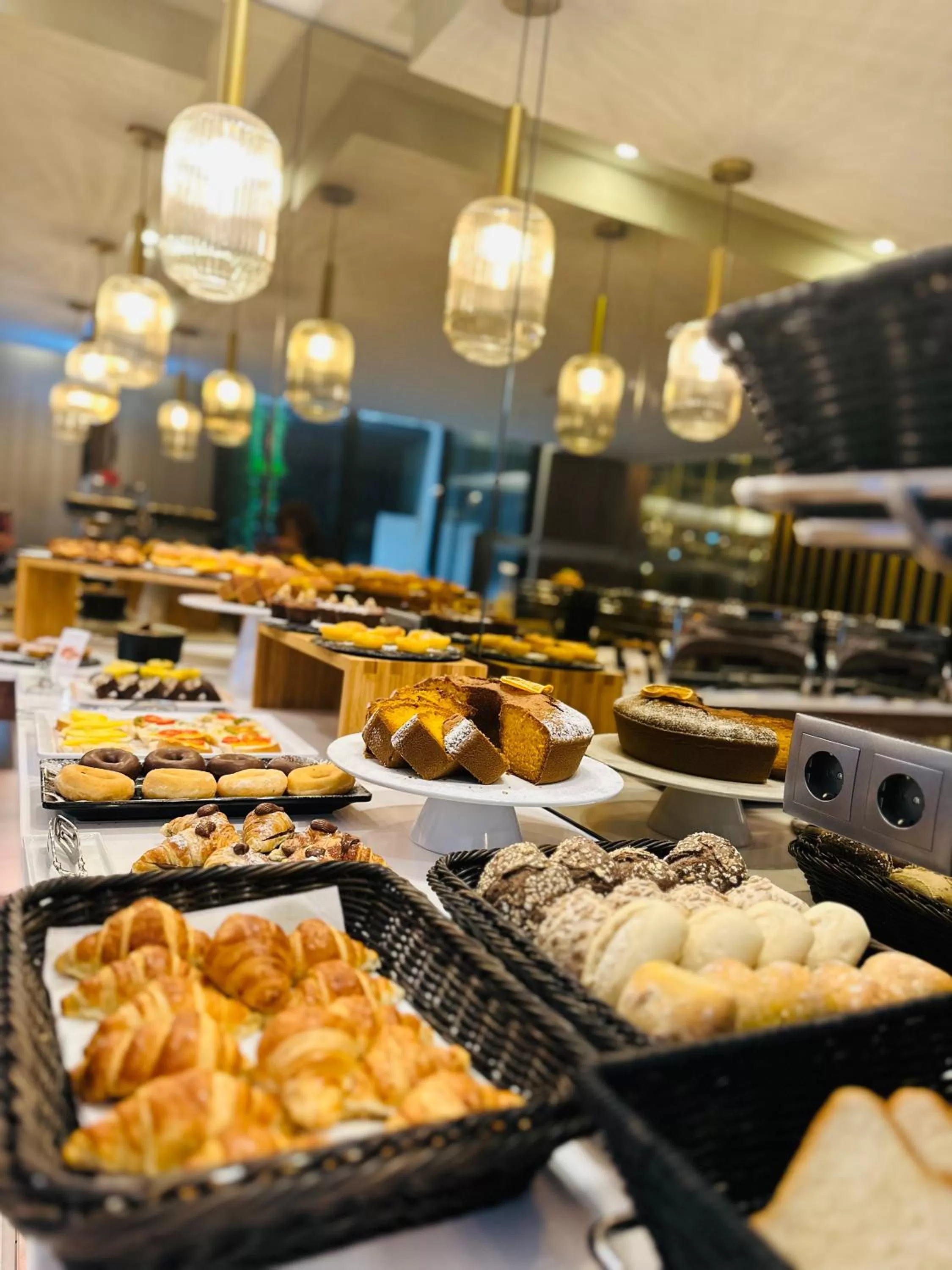 Breakfast in TURIM Oporto Hotel