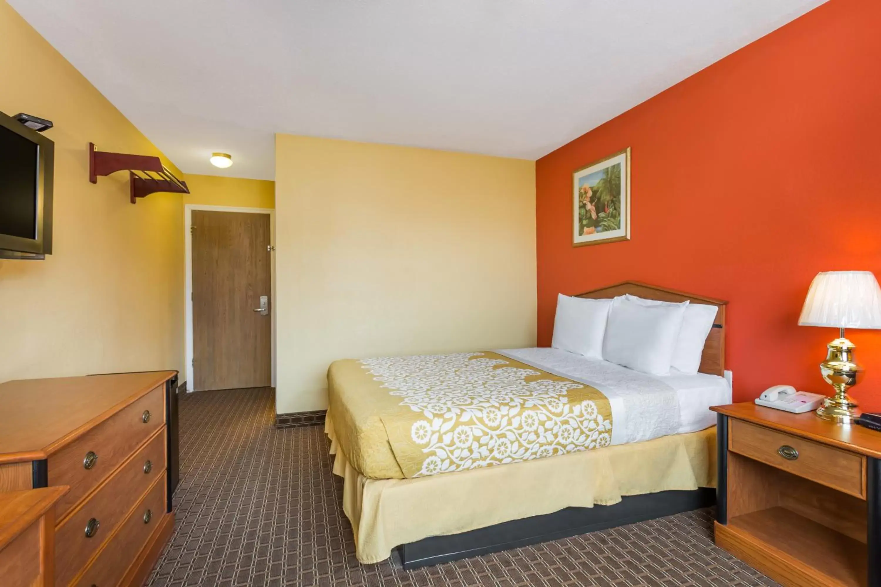 Bedroom, Bed in Days Inn by Wyndham Chincoteague Island