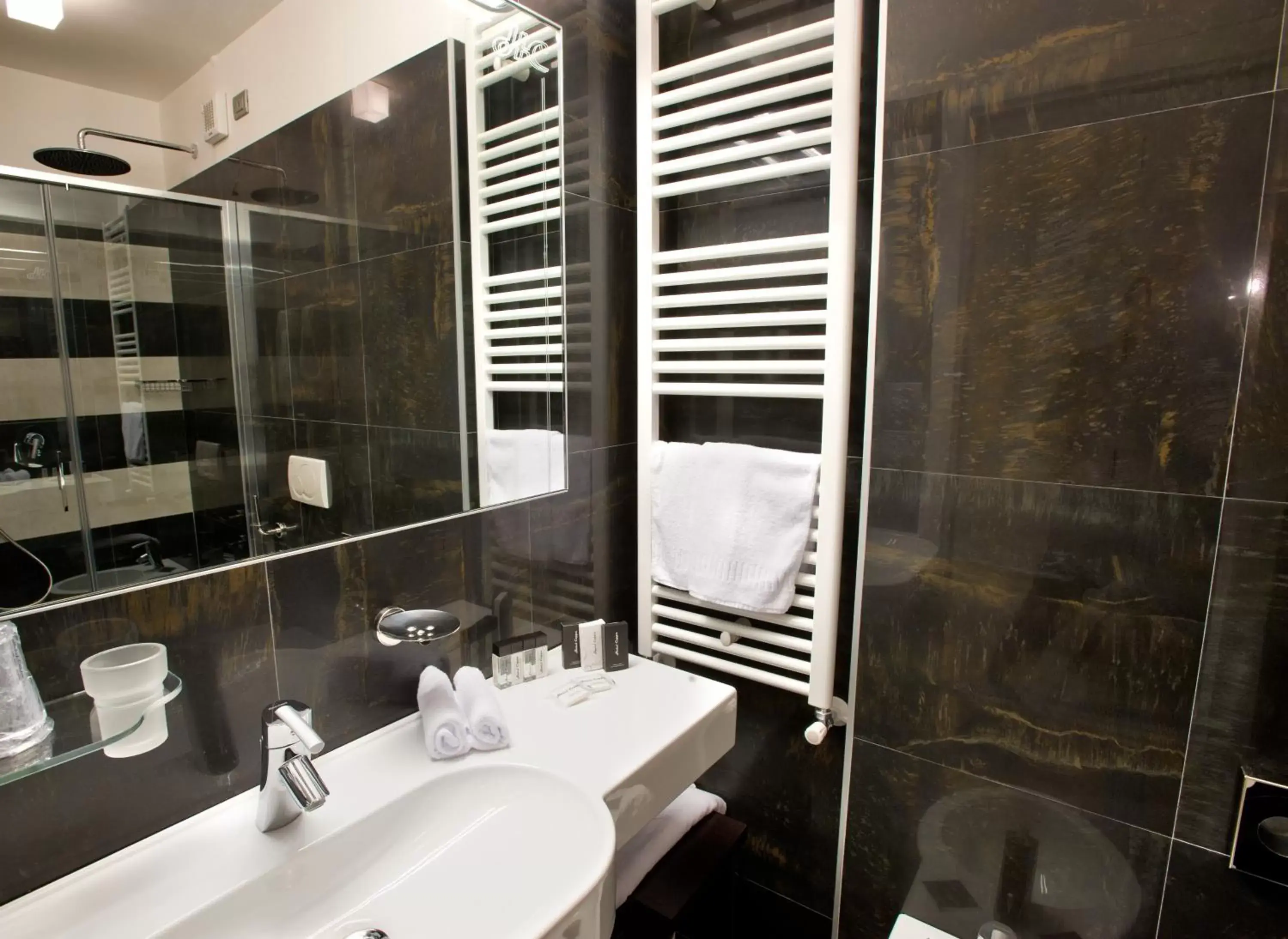 Bathroom in Hotel Coppe Trieste - Boutique Hotel
