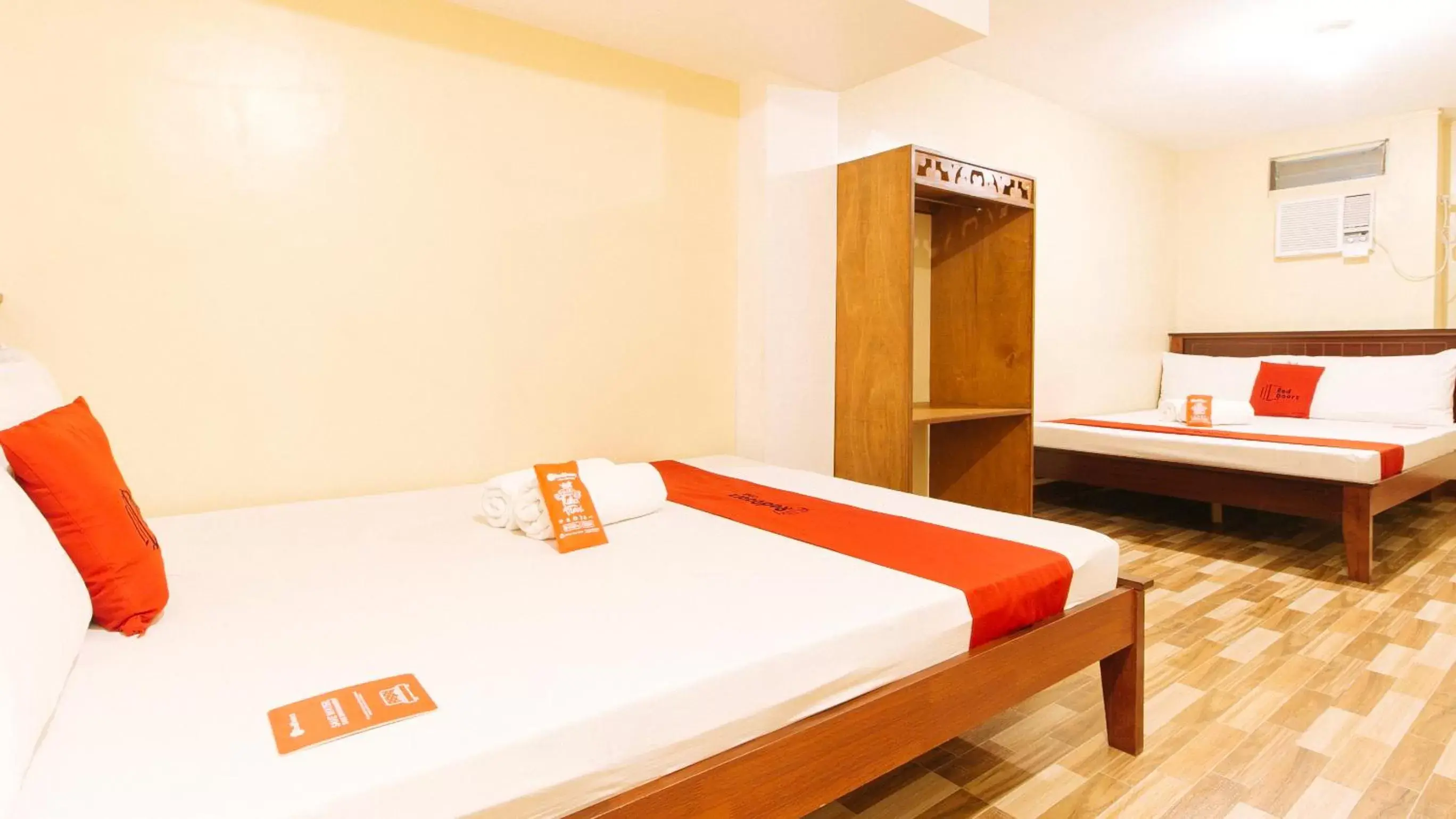 Bedroom in RedDoorz near PNR Espana Station