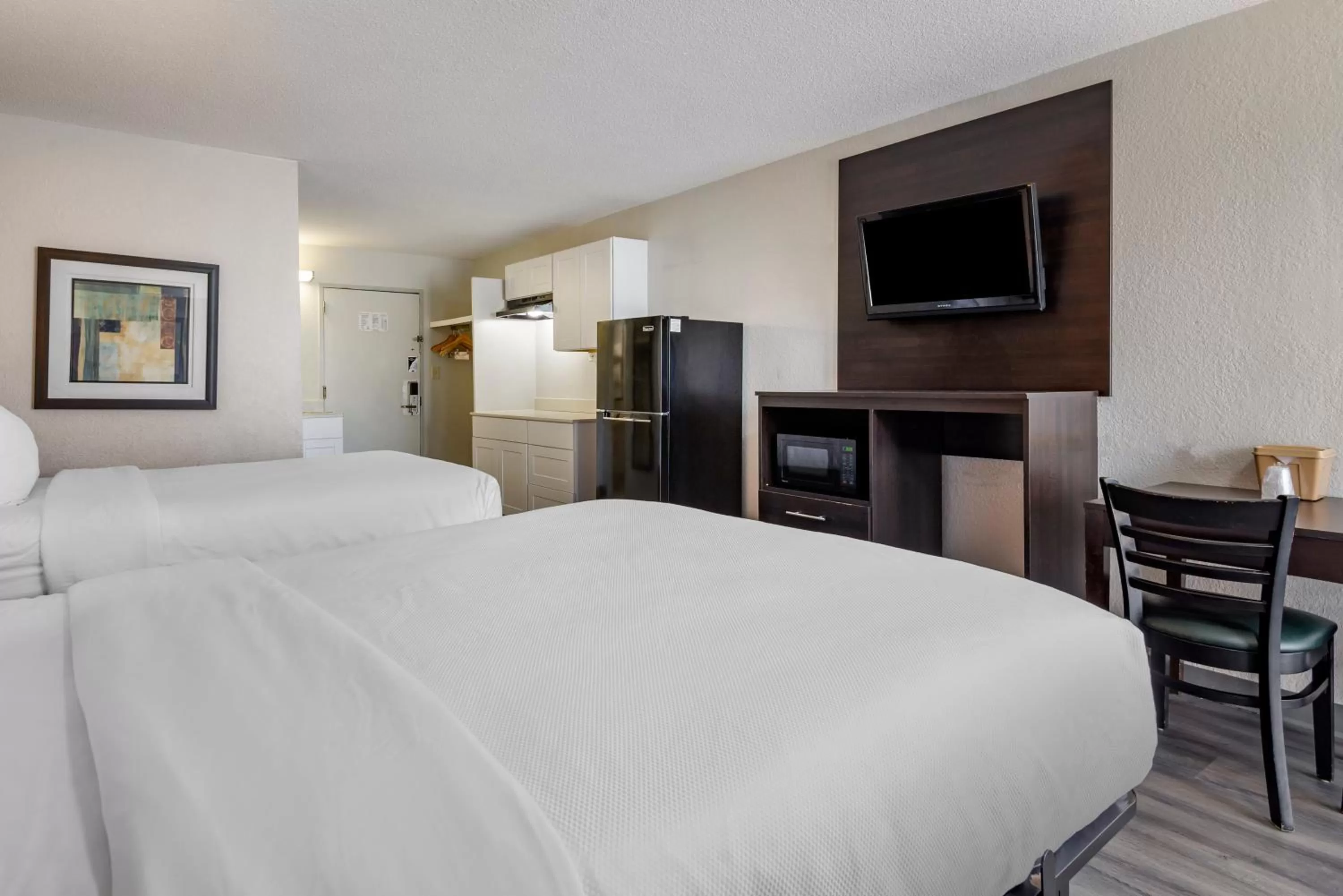 Photo of the whole room, Bed in Suburban Studios Rock Hill Northeast I-77