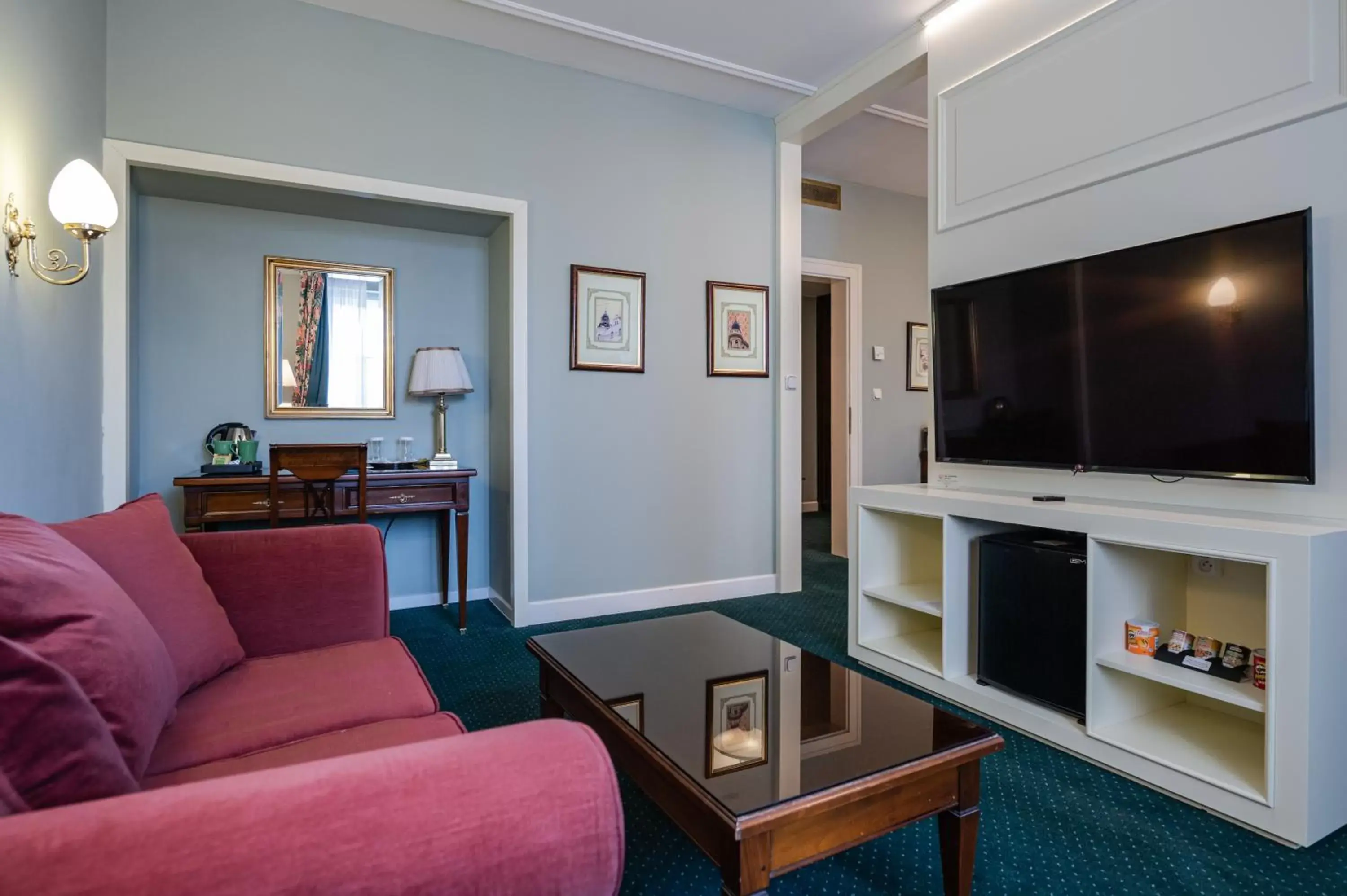 TV/Entertainment Center in Hotel Liberty