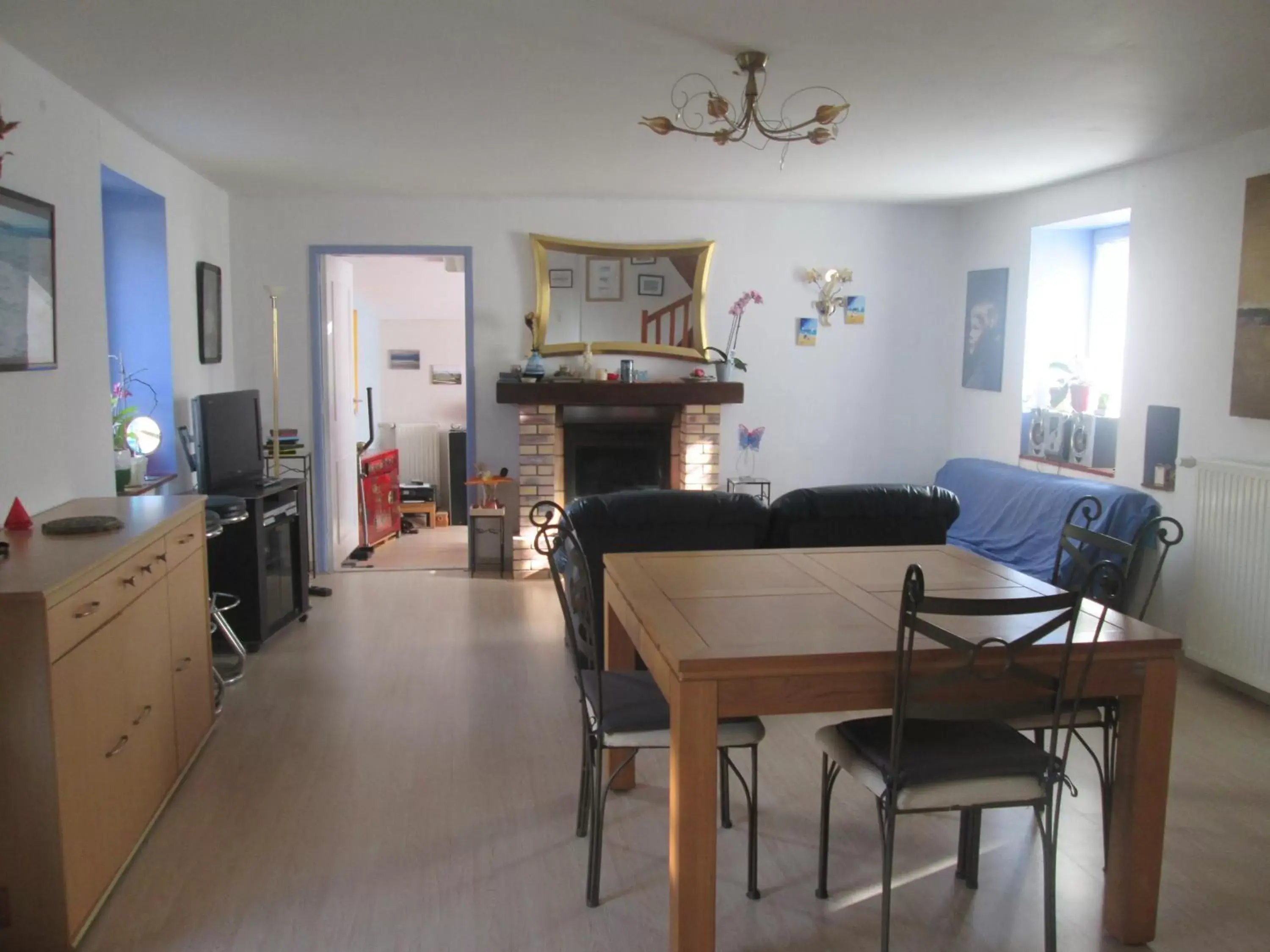 Living room, Dining Area in chambres d'hôtes les mésanges avec salle d'eau privative pdj compris