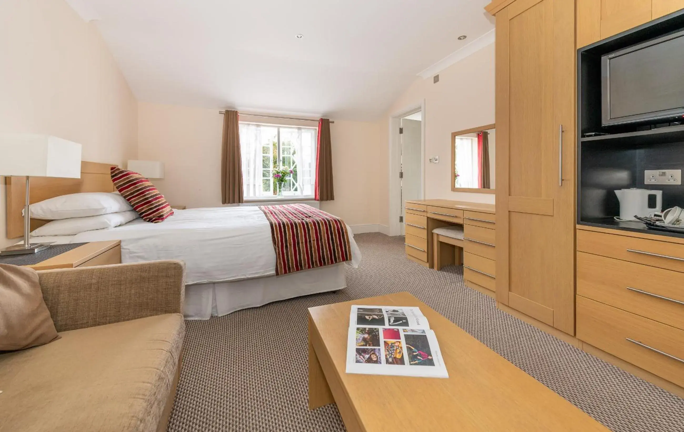 Bedroom in Royal Glen Hotel