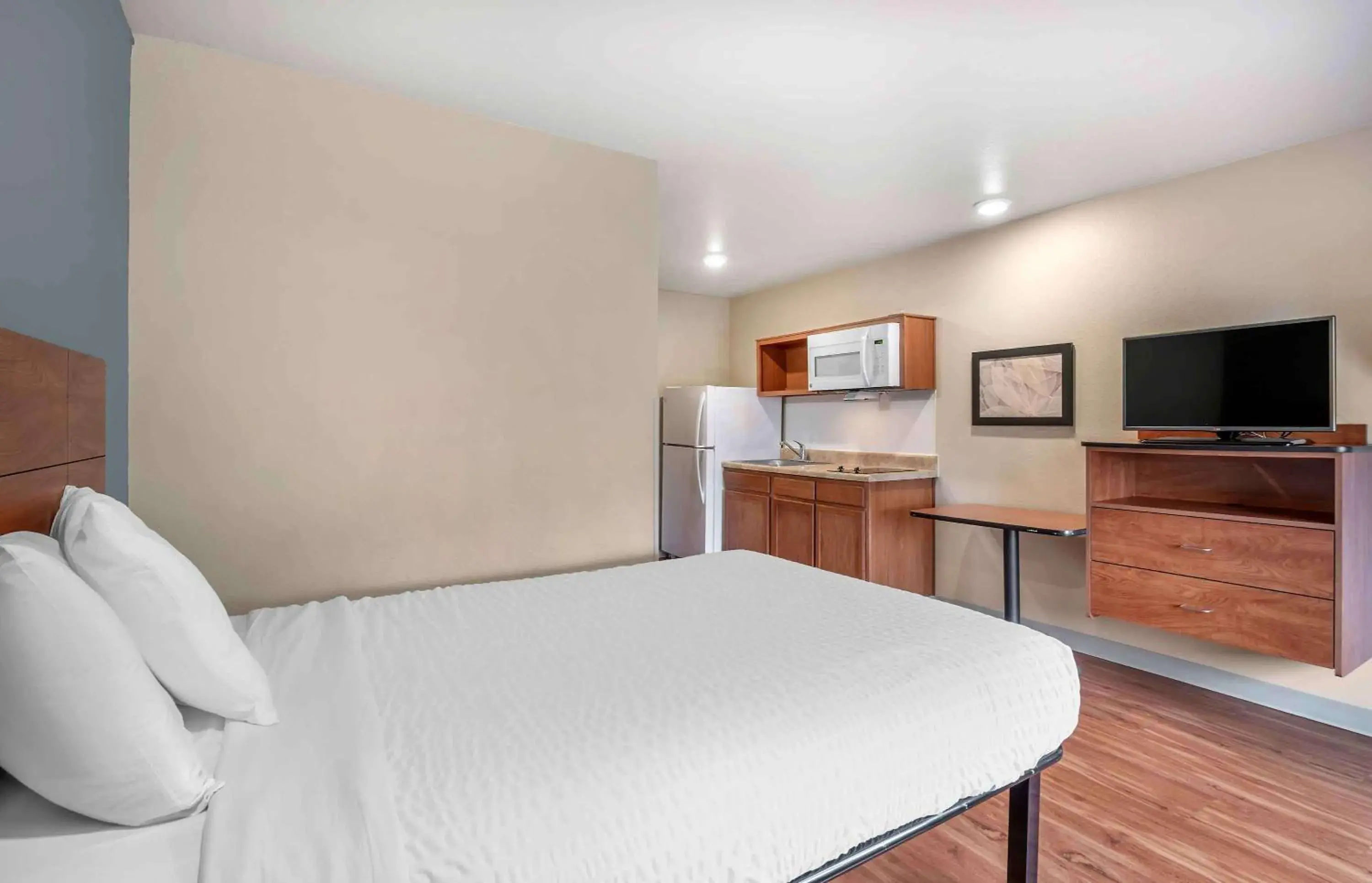 Bedroom, Bed in Extended Stay America Select Suites - Dayton - Miamisburg
