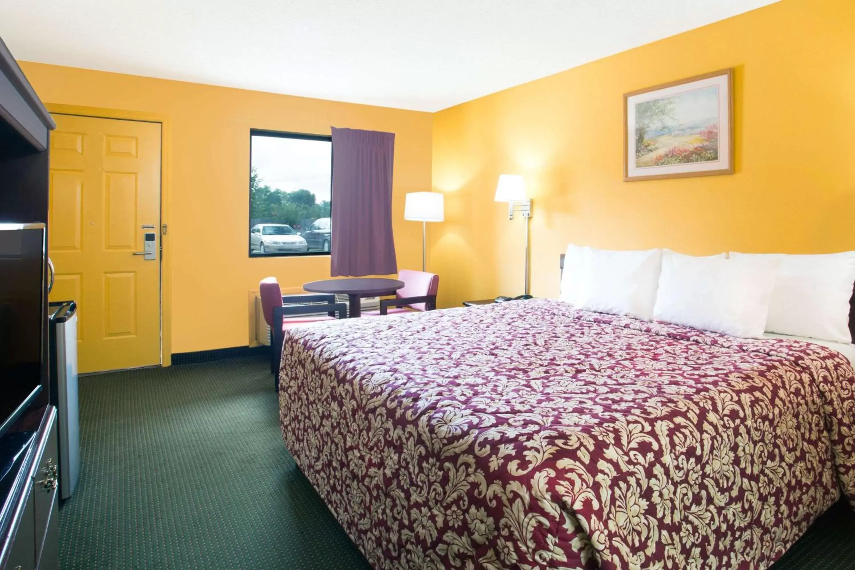 Photo of the whole room, Bed in Days Inn by Wyndham Camilla