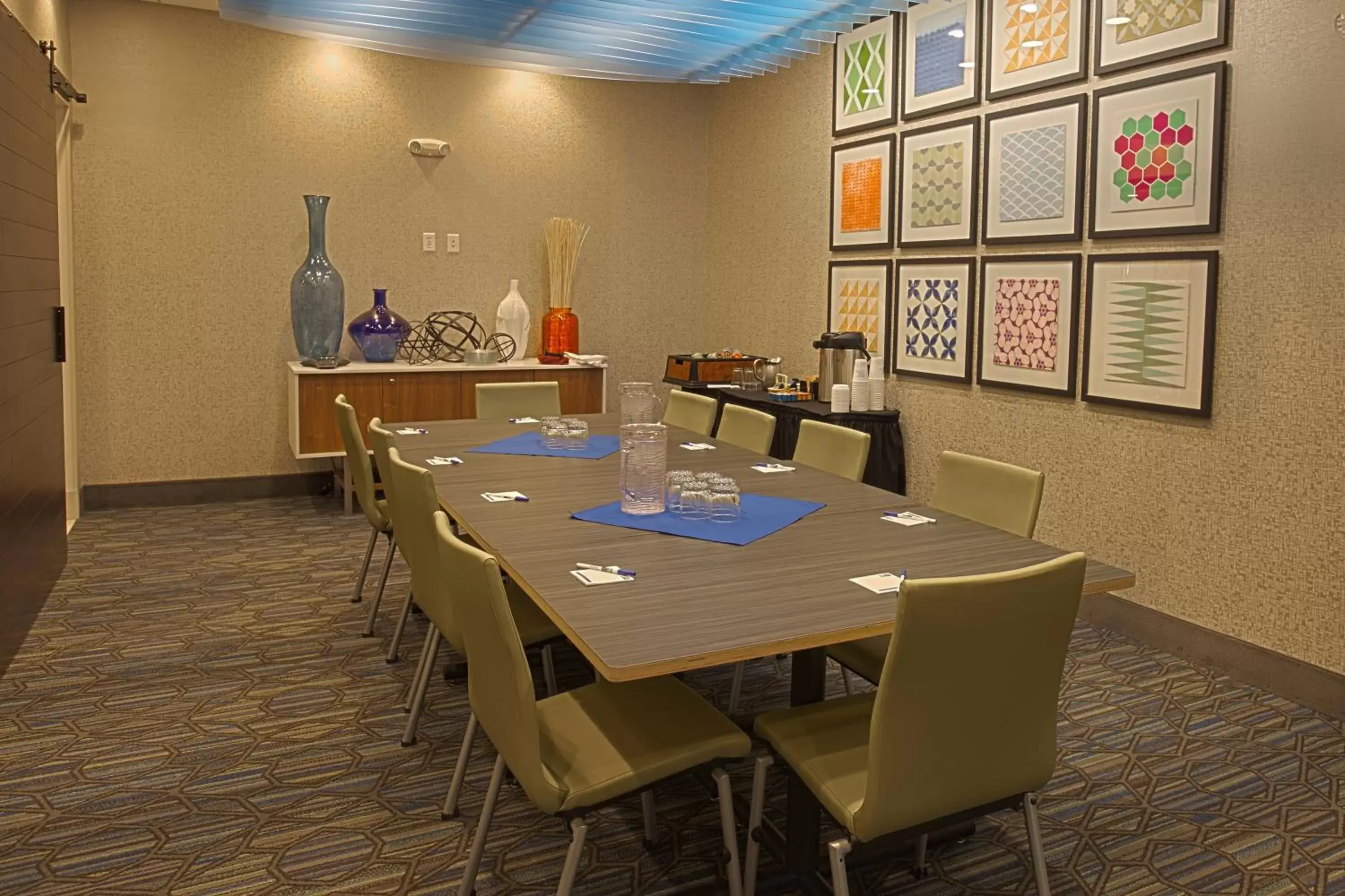 Meeting/conference room in Holiday Inn Express & Suites Boise Airport, an IHG Hotel