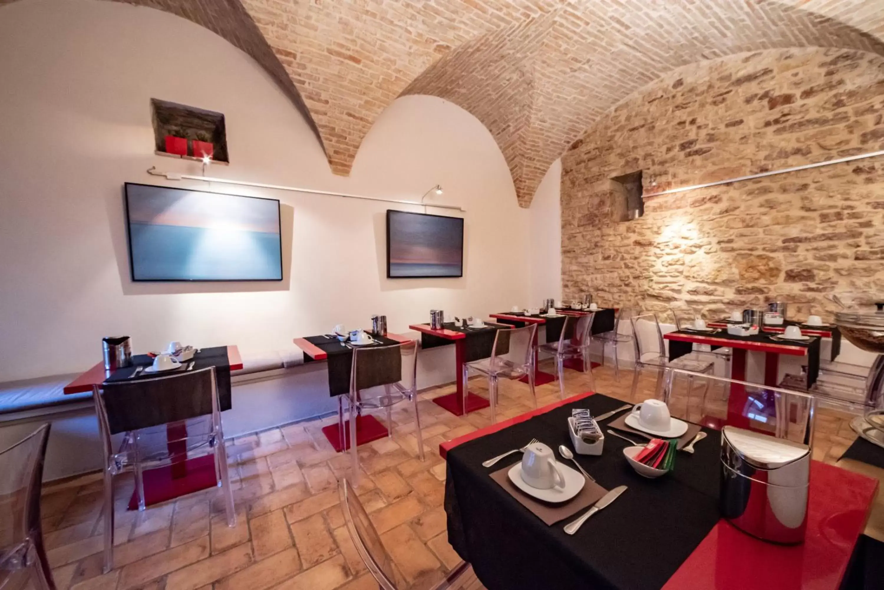 Restaurant/Places to Eat in Hotel Sorella Luna