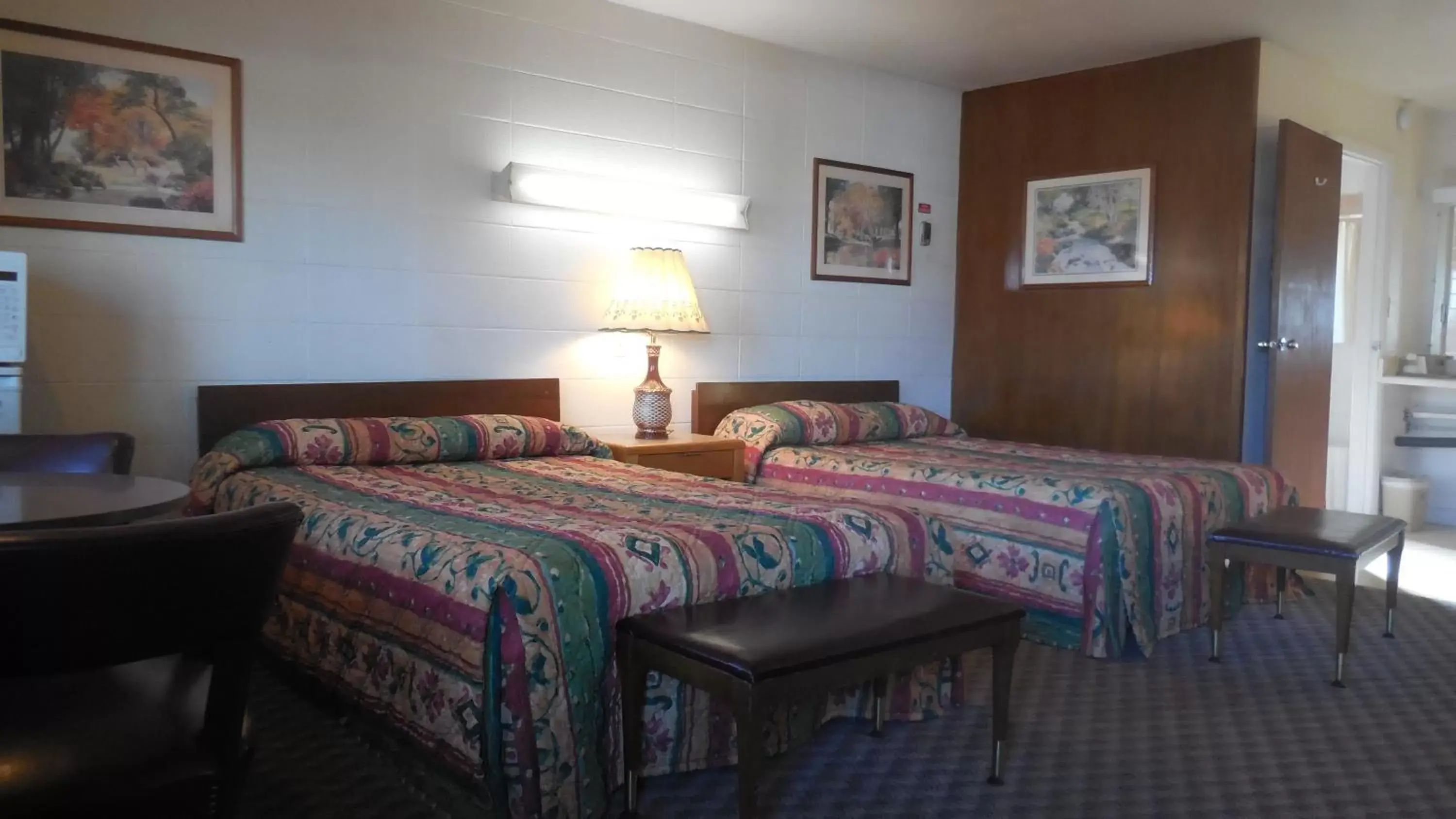 Photo of the whole room, Bed in Budget Host Exit 254 Inn Photo of the whole room, Bed in Budget Host Exit 254 Inn
