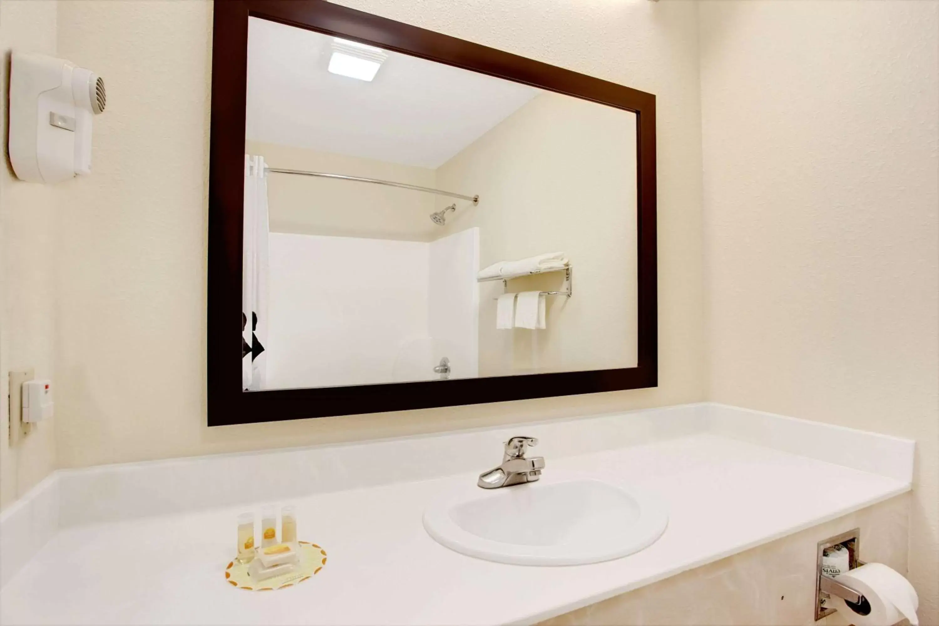 Bathroom in Days Inn & Suites by Wyndham Ridgeland