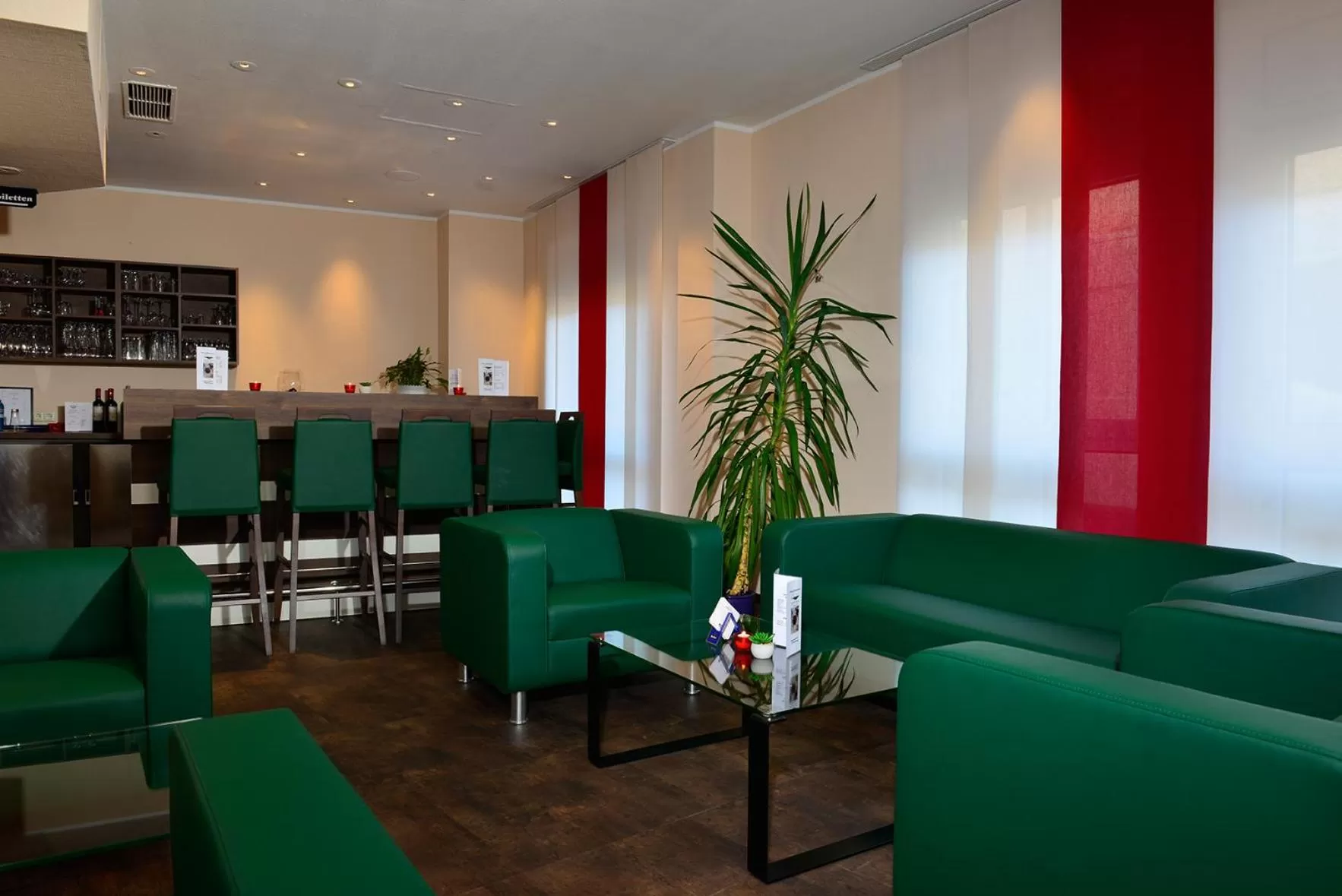 Lounge or bar in INVITE Hotel Nürnberg City