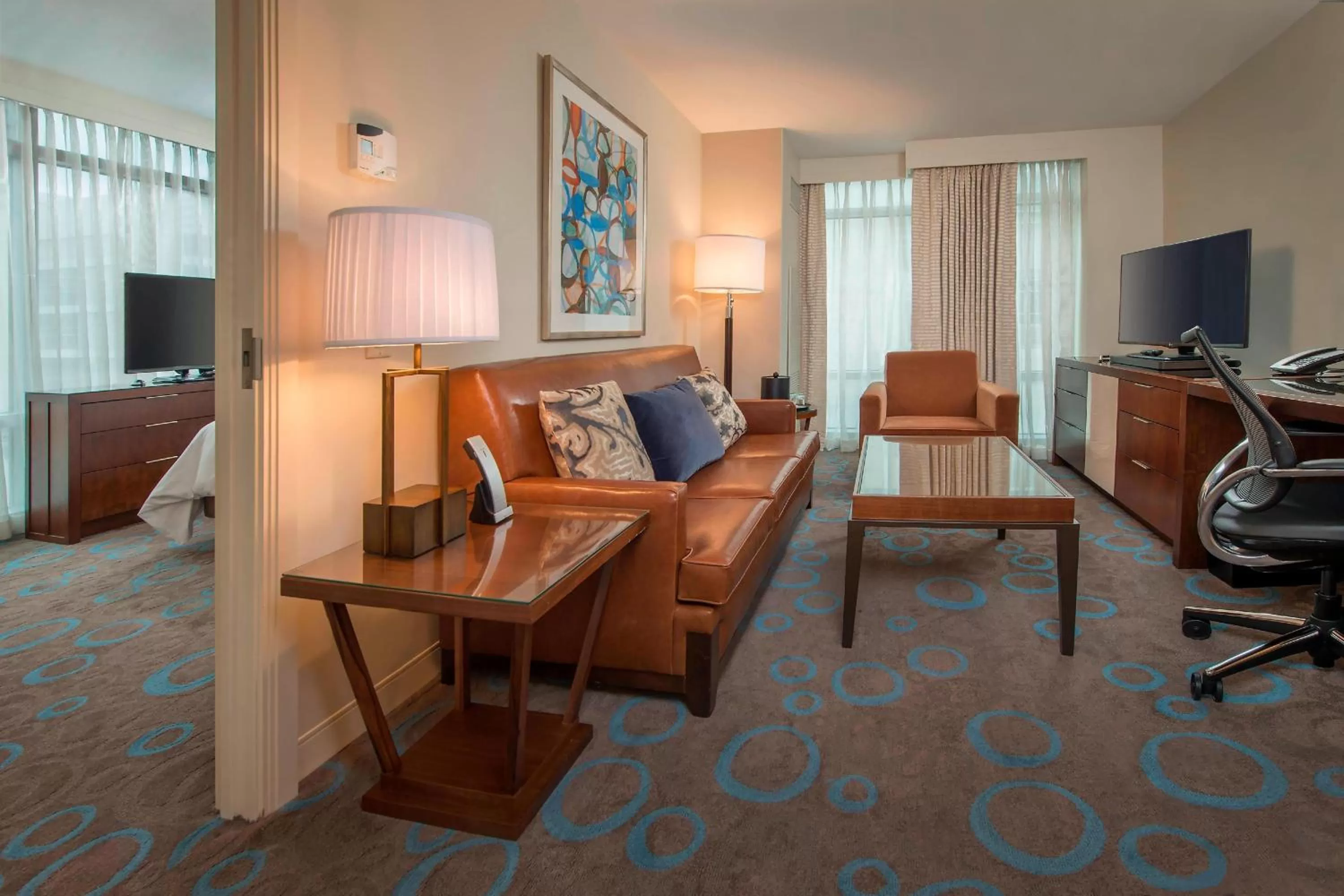 Living room in Marriott Marquis Washington, DC